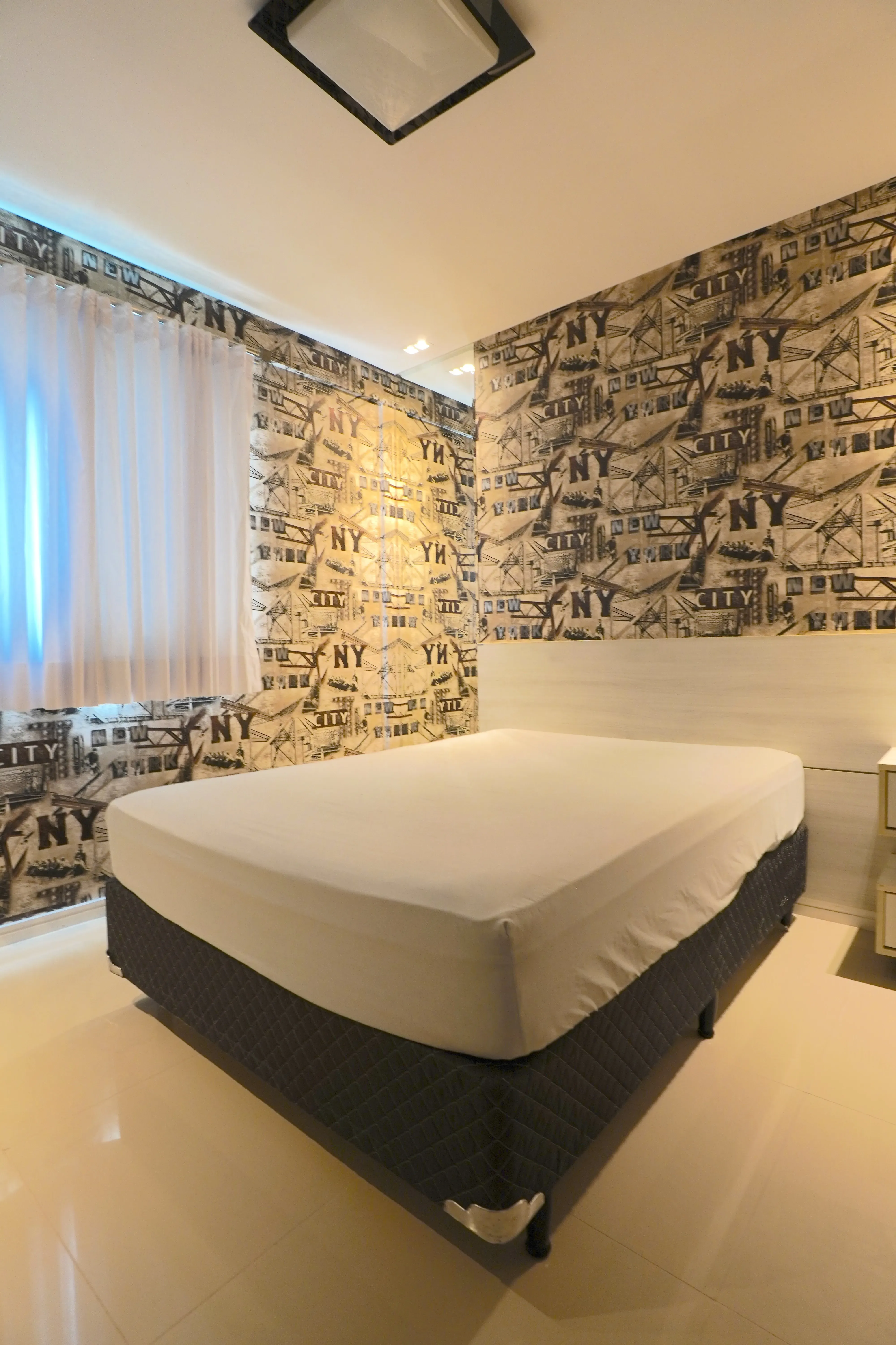 Apartamento com 3 dormitórios sendo 1 suíte e 2 vagas de garagem em Balneário Camboriú/SC