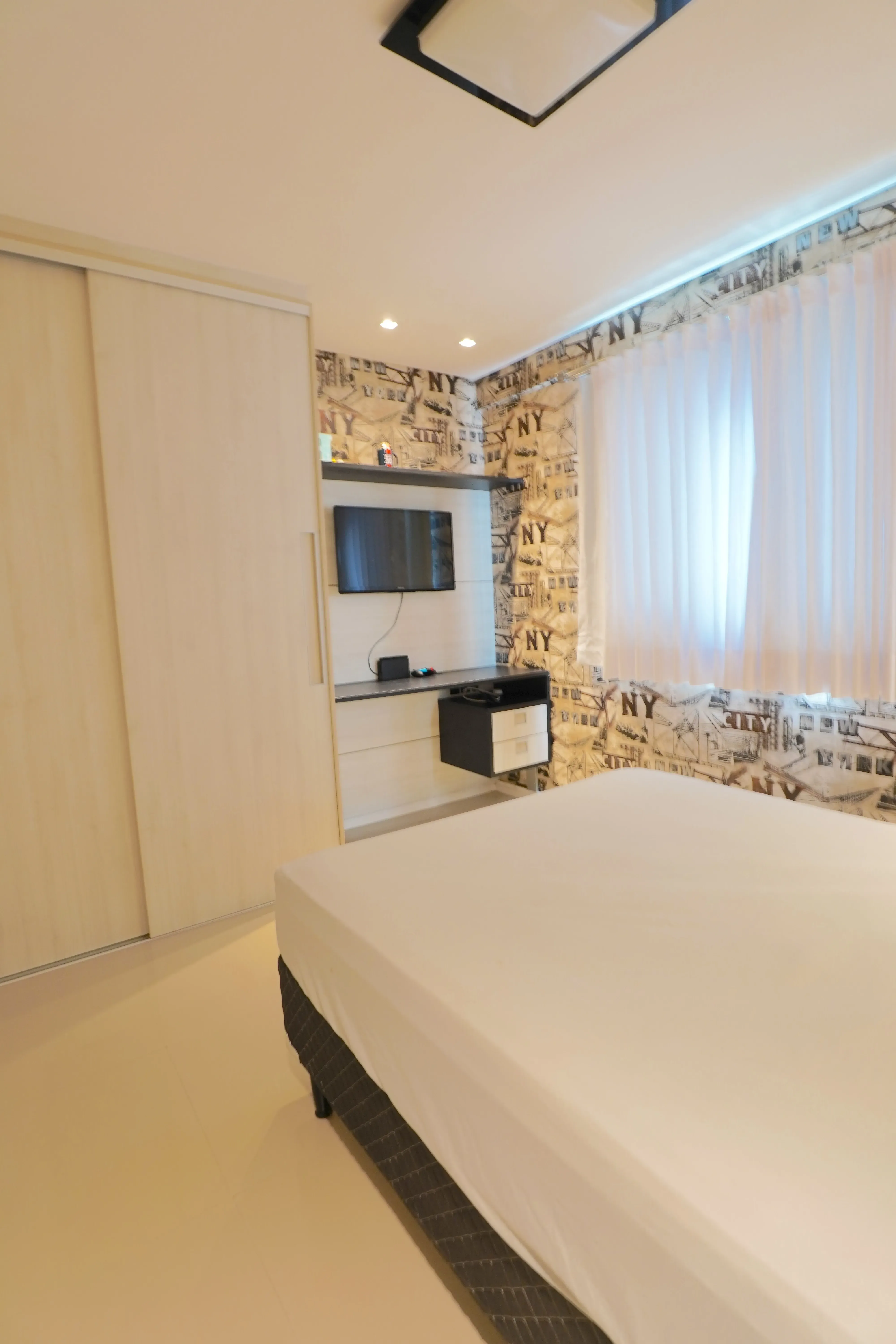 Apartamento com 3 dormitórios sendo 1 suíte e 2 vagas de garagem em Balneário Camboriú/SC