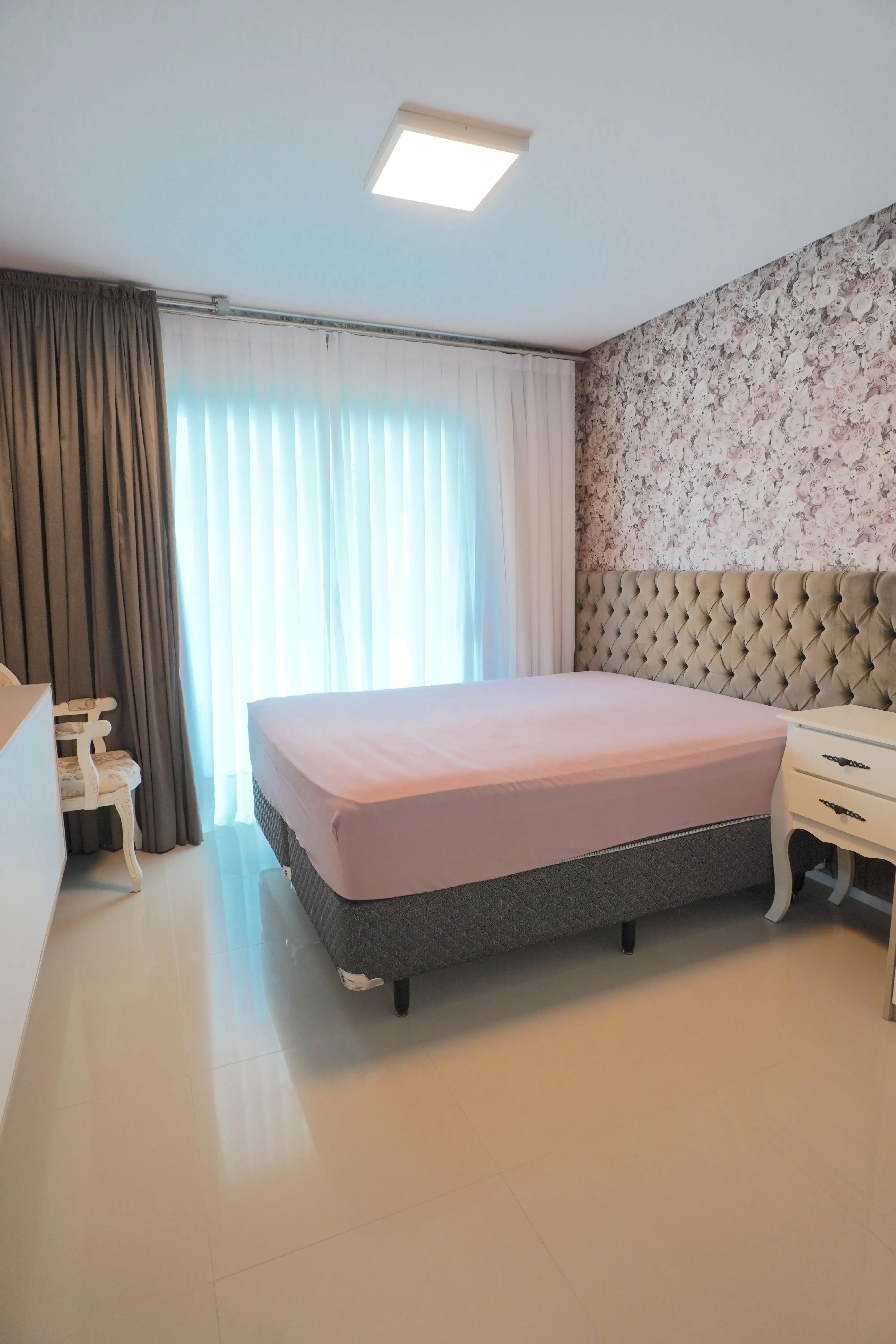 Apartamento com 3 dormitórios sendo 1 suíte e 2 vagas de garagem em Balneário Camboriú/SC