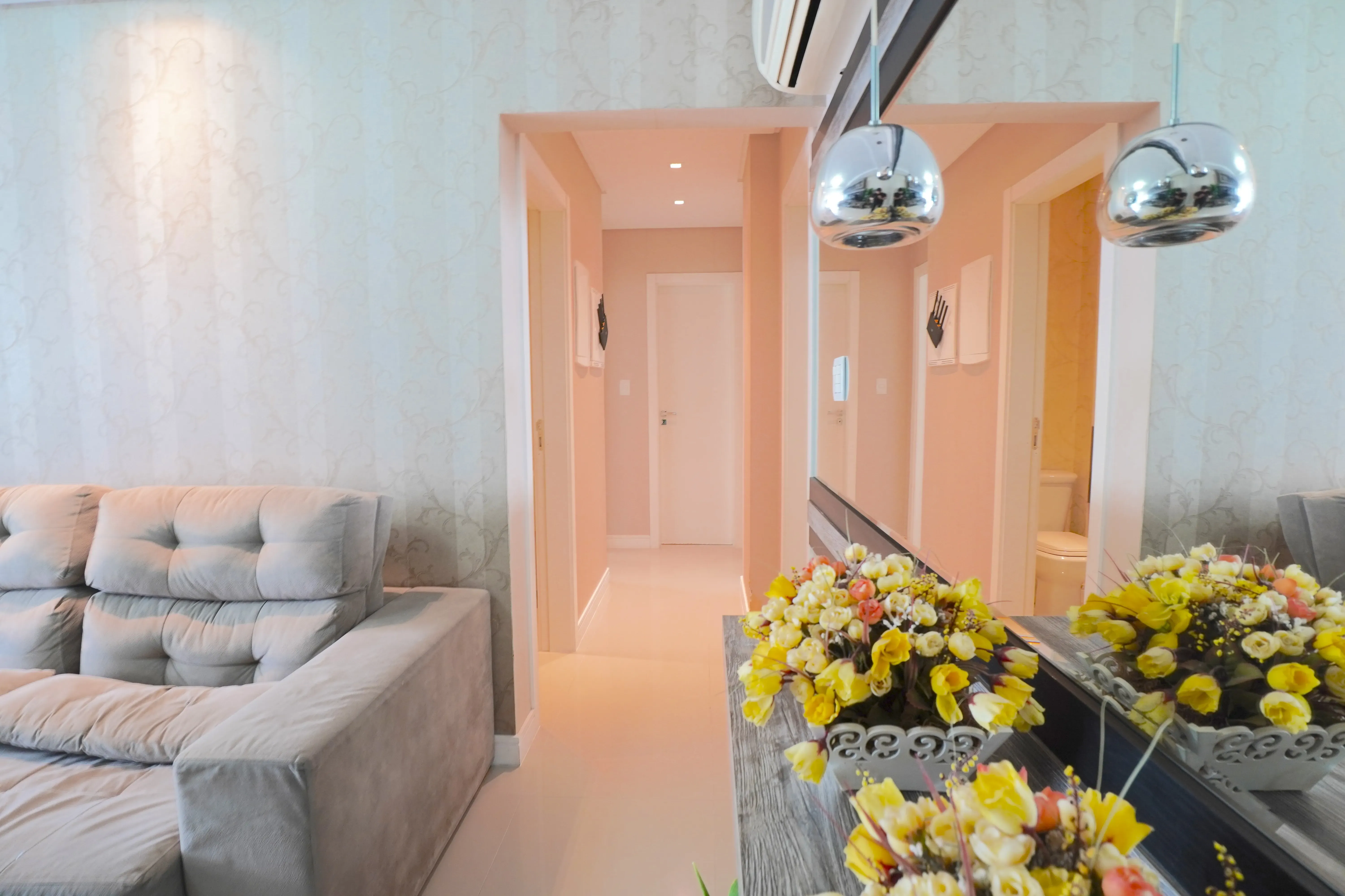 Apartamento com 3 dormitórios sendo 1 suíte e 2 vagas de garagem em Balneário Camboriú/SC