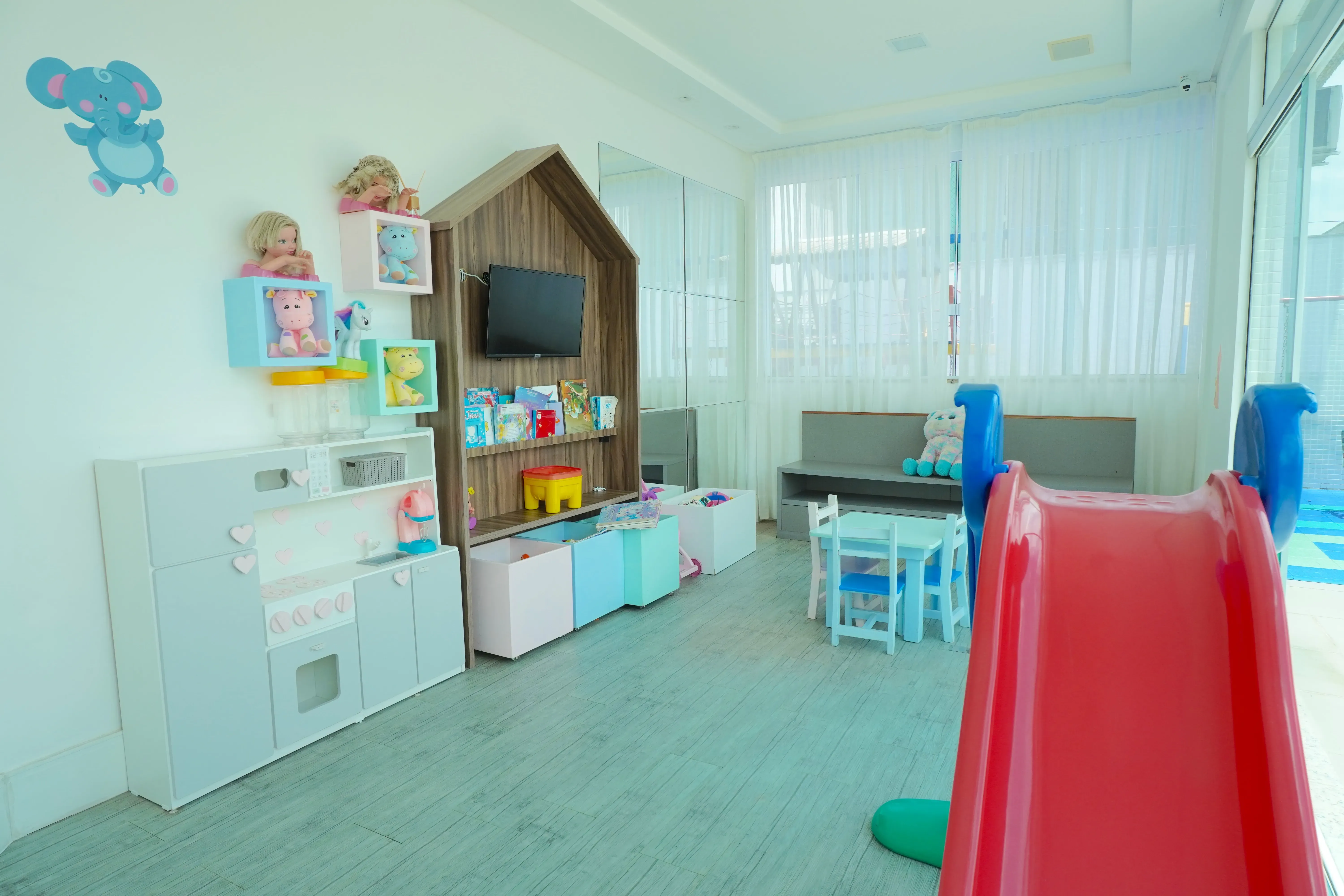 Apartamento com 3 dormitórios sendo 1 suíte e 2 vagas de garagem em Balneário Camboriú/SC