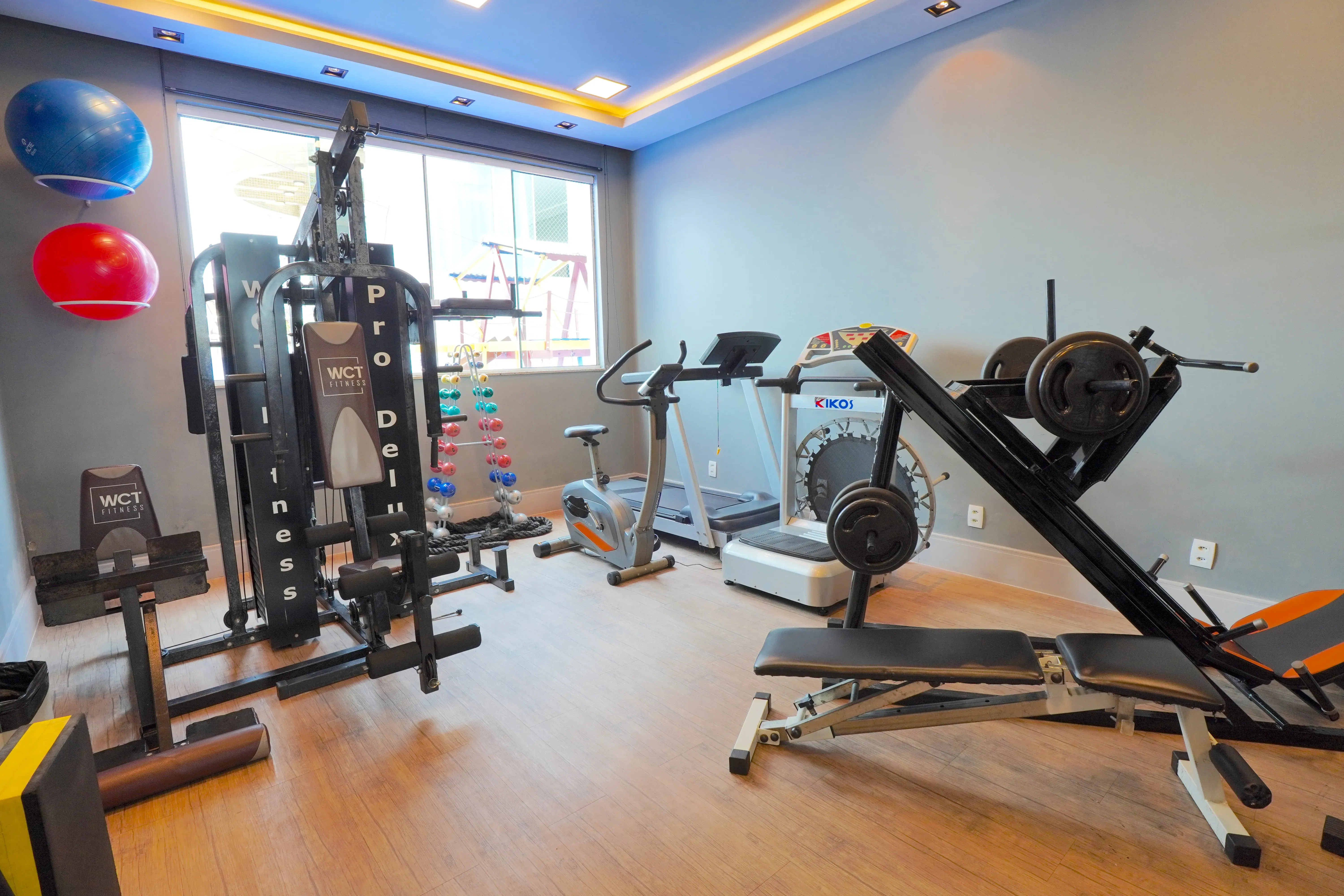 Apartamento com 3 dormitórios sendo 1 suíte e 2 vagas de garagem em Balneário Camboriú/SC