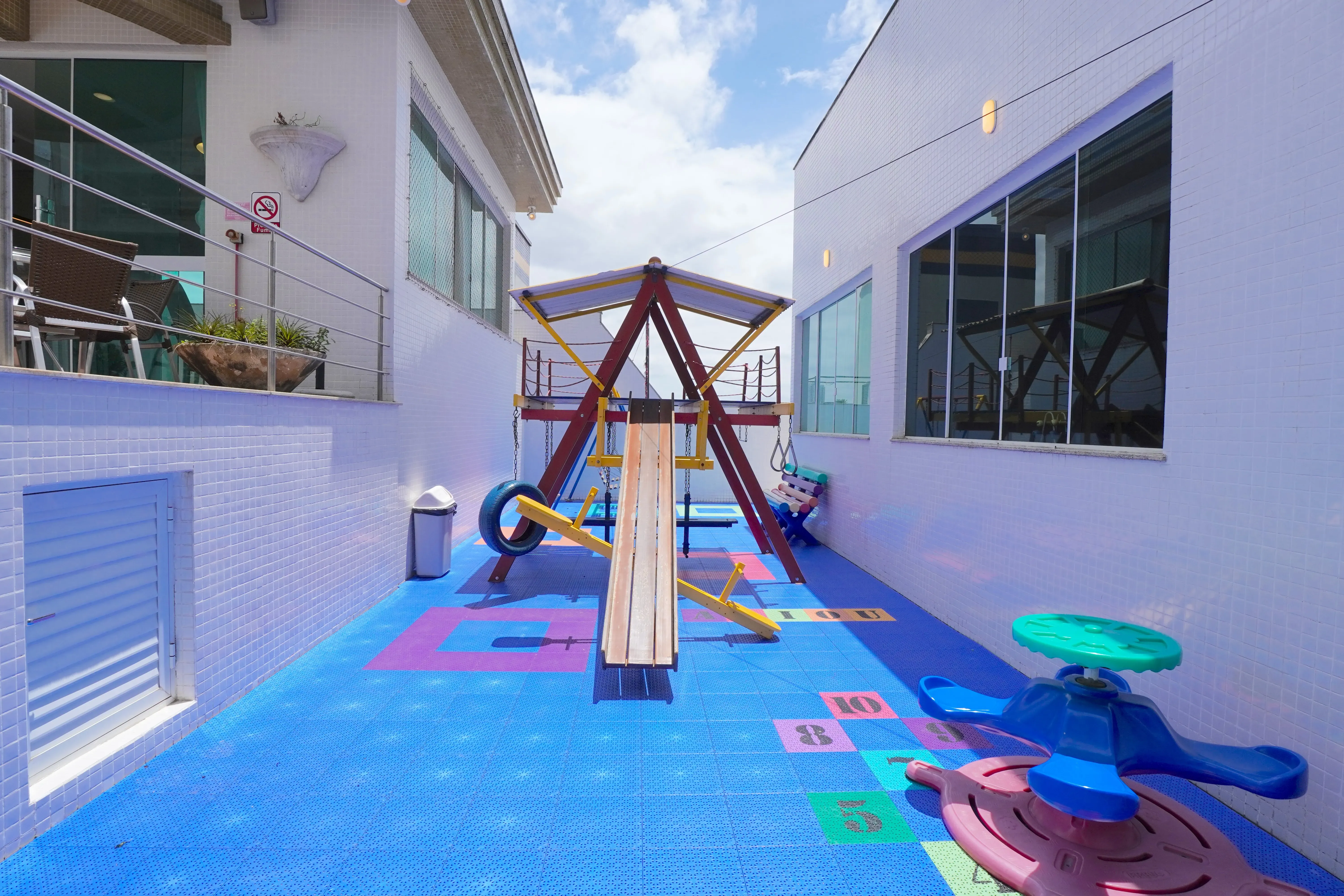 Apartamento com 3 dormitórios sendo 1 suíte e 2 vagas de garagem em Balneário Camboriú/SC