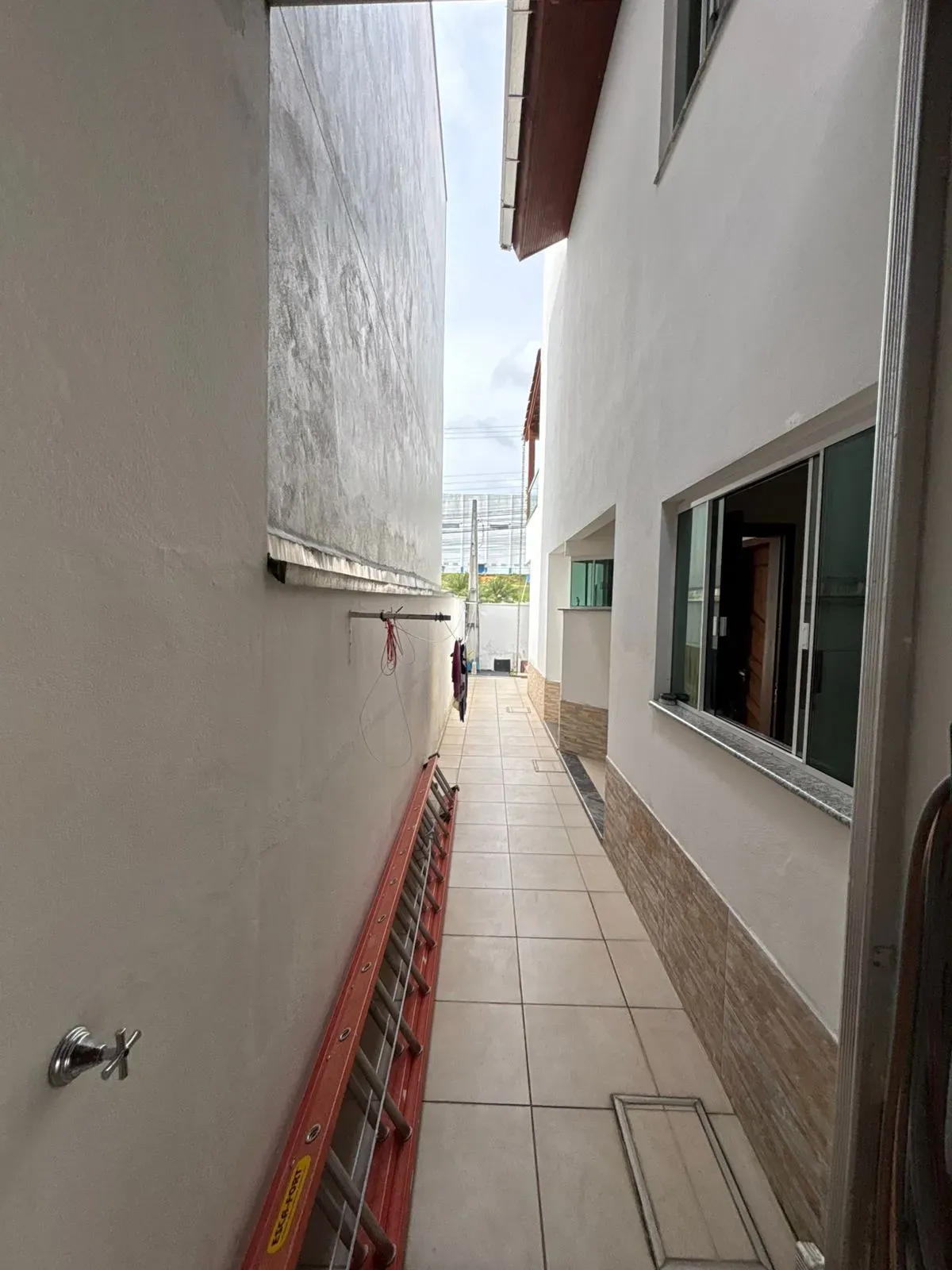 Casa com 3 dormitórios sendo 1 suíte e 4 vagas de garagem em Balneário Camboriú/SC