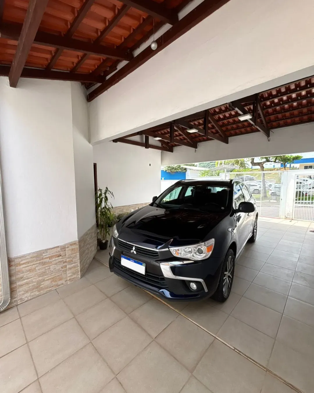 Casa com 3 dormitórios sendo 1 suíte e 4 vagas de garagem em Balneário Camboriú/SC