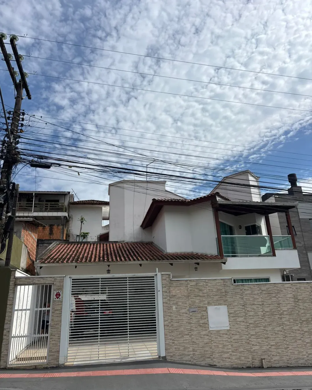 Casa com 3 dormitórios sendo 1 suíte e 4 vagas de garagem em Balneário Camboriú/SC