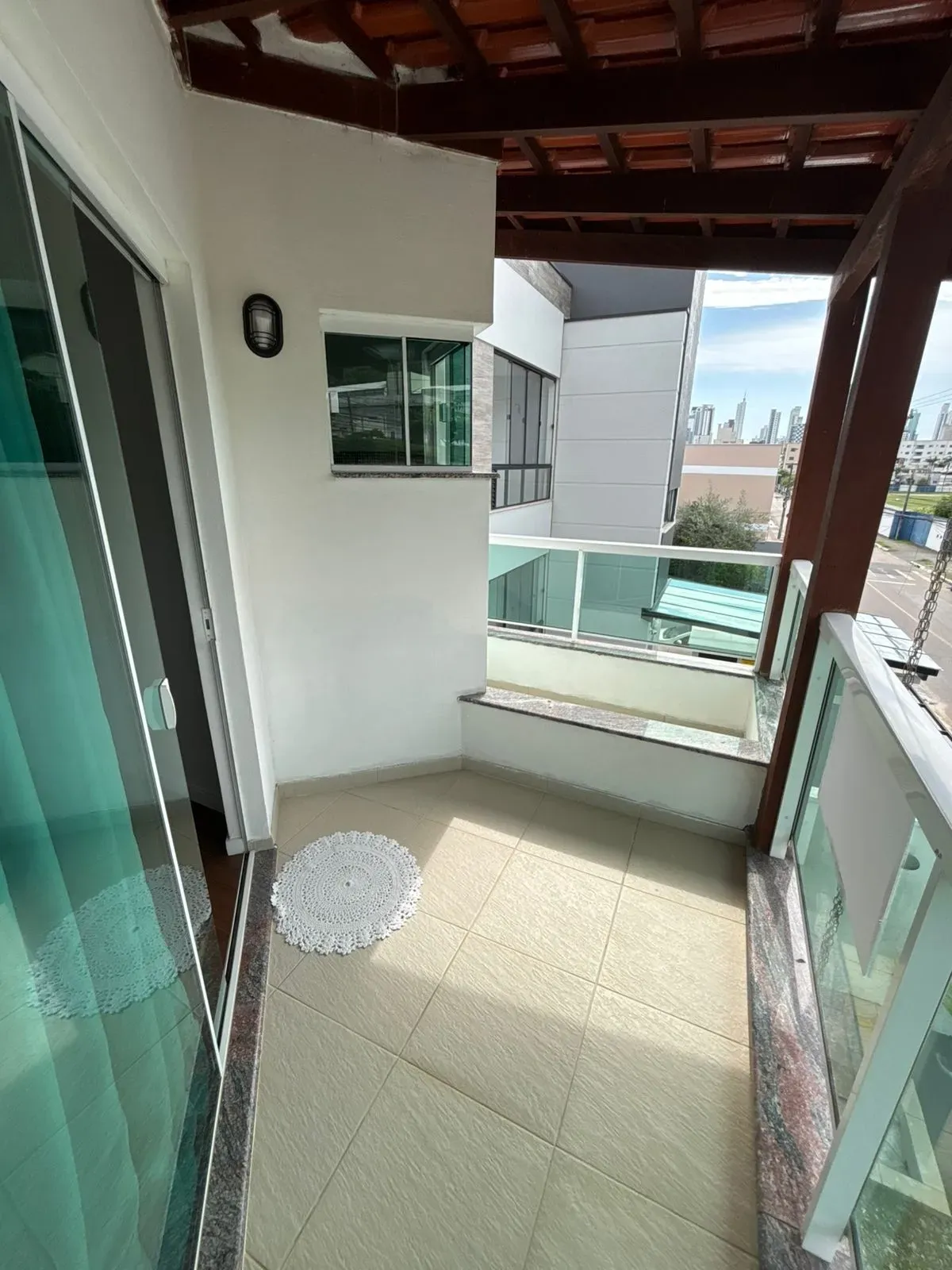 Casa com 3 dormitórios sendo 1 suíte e 4 vagas de garagem em Balneário Camboriú/SC