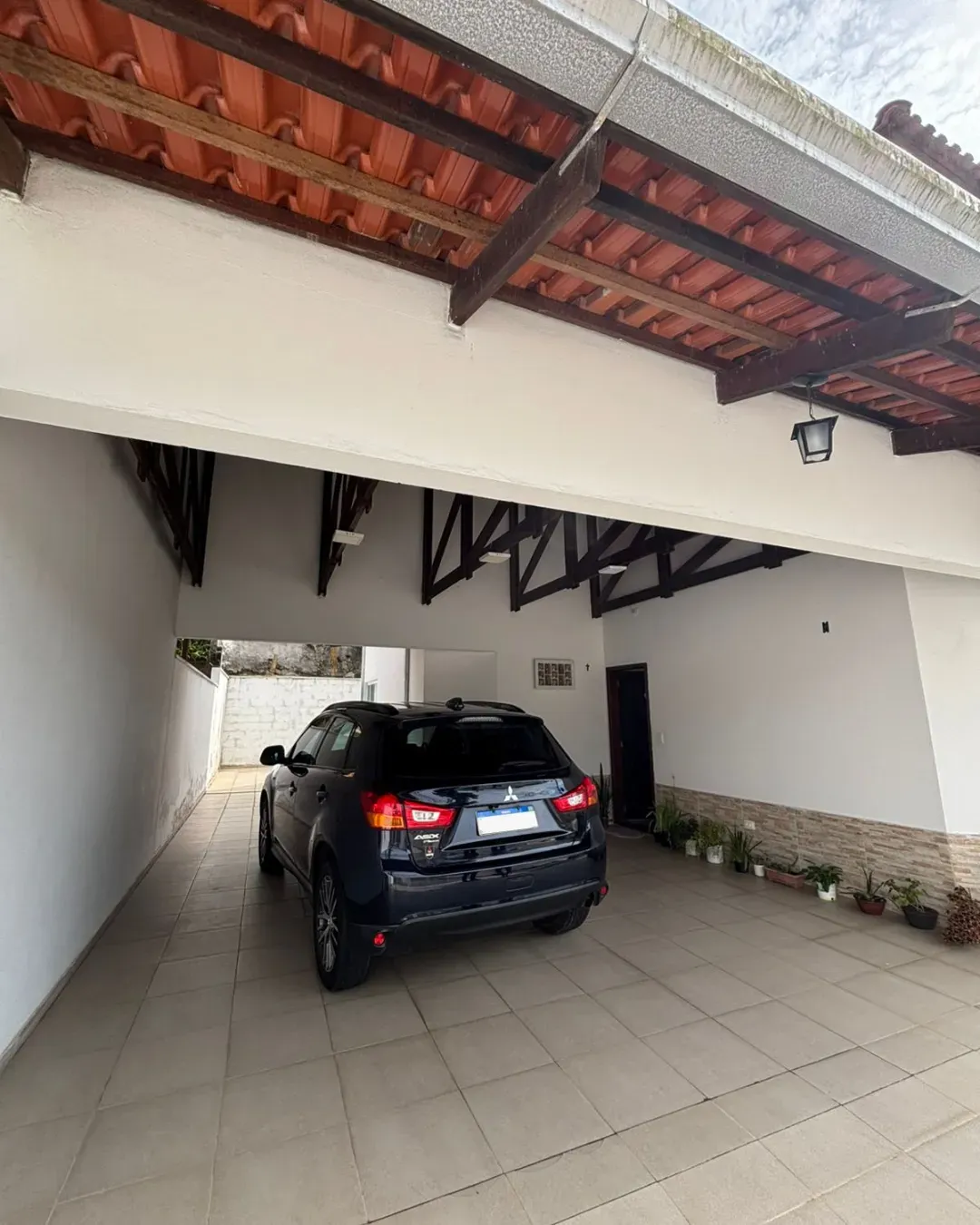 Casa com 3 dormitórios sendo 1 suíte e 4 vagas de garagem em Balneário Camboriú/SC