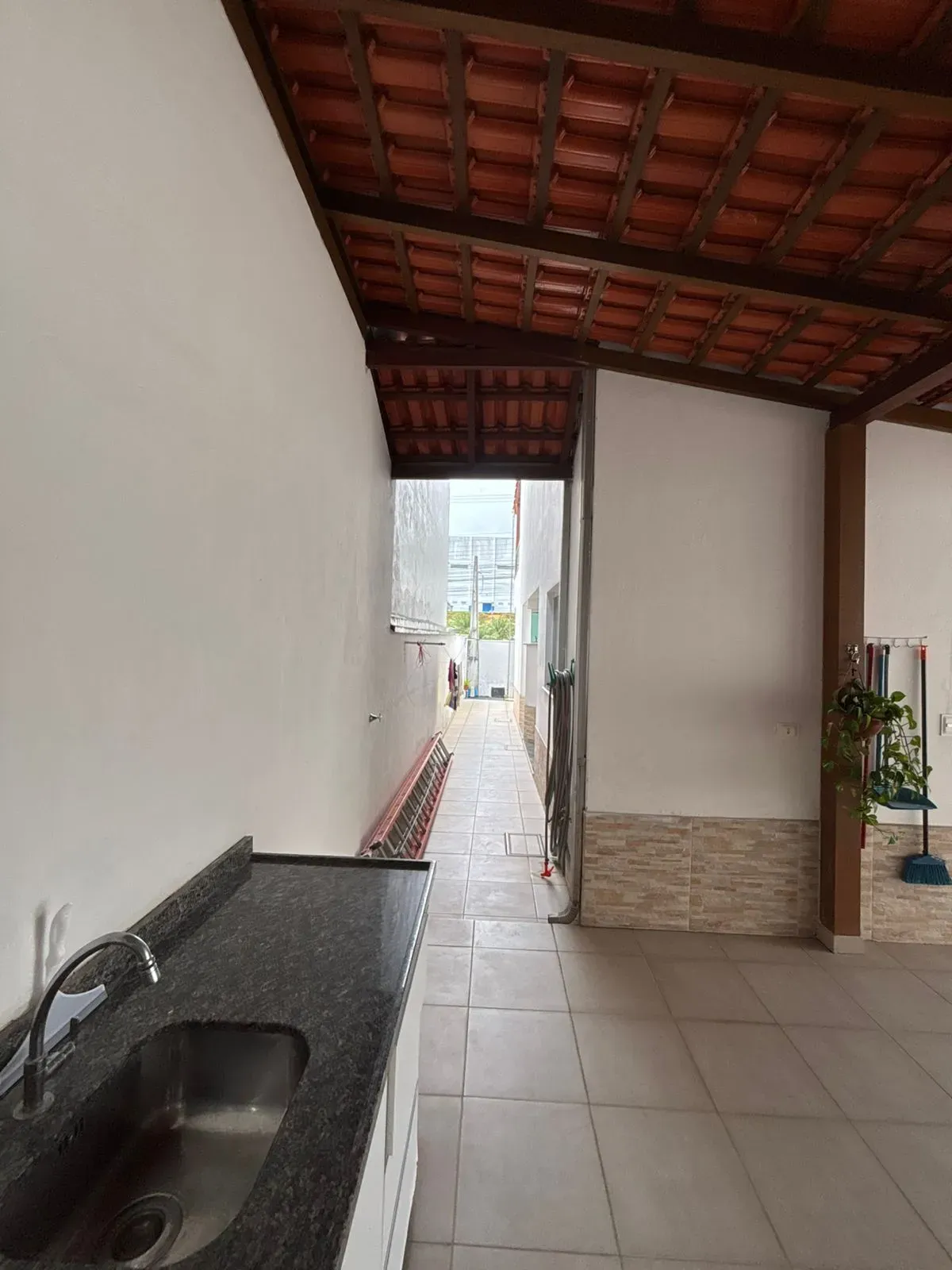 Casa com 3 dormitórios sendo 1 suíte e 4 vagas de garagem em Balneário Camboriú/SC