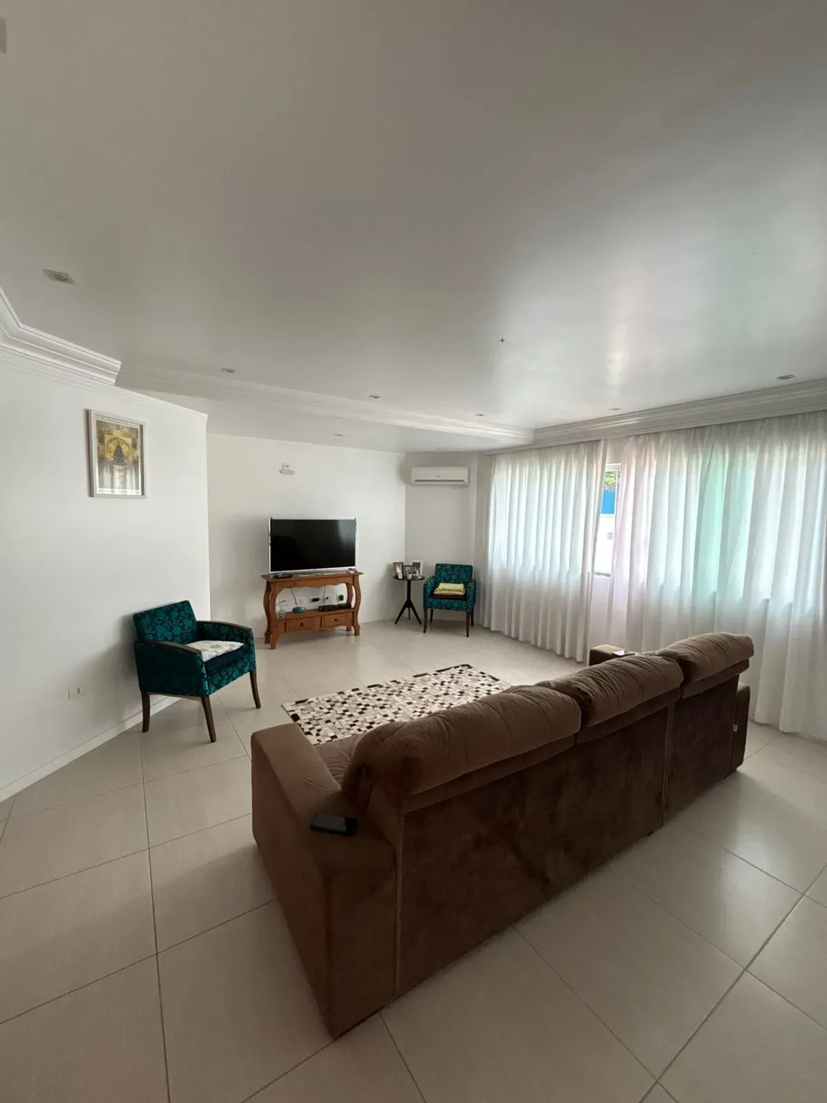 Casa com 3 dormitórios sendo 1 suíte e 4 vagas de garagem em Balneário Camboriú/SC