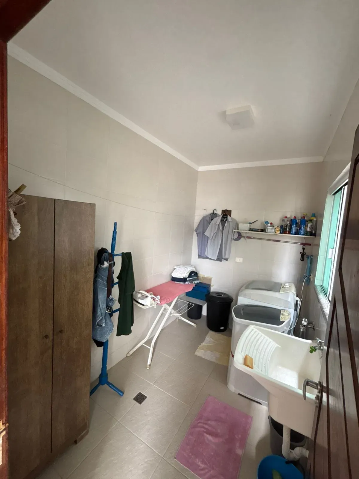 Casa com 3 dormitórios sendo 1 suíte e 4 vagas de garagem em Balneário Camboriú/SC