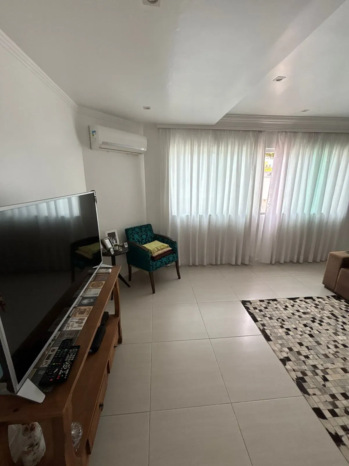Casa com 3 dormitórios sendo 1 suíte e 4 vagas de garagem em Balneário Camboriú/SC