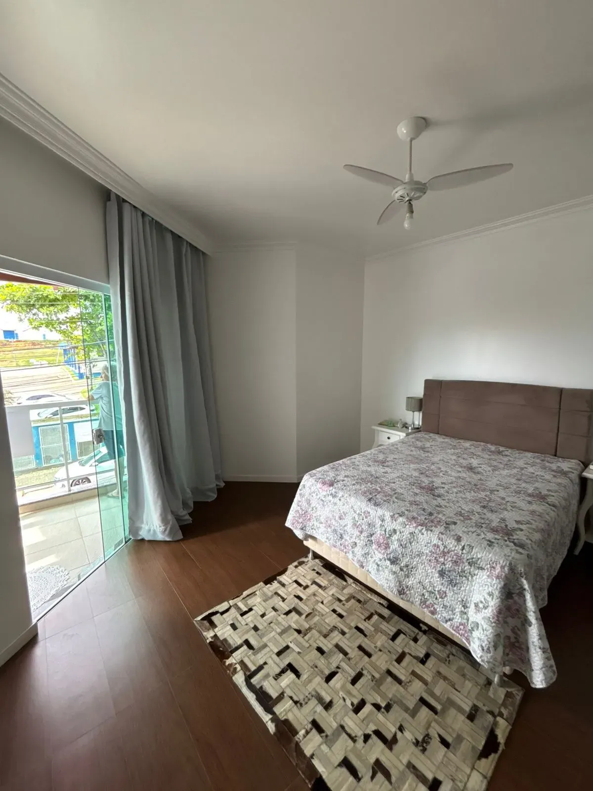 Casa com 3 dormitórios sendo 1 suíte e 4 vagas de garagem em Balneário Camboriú/SC