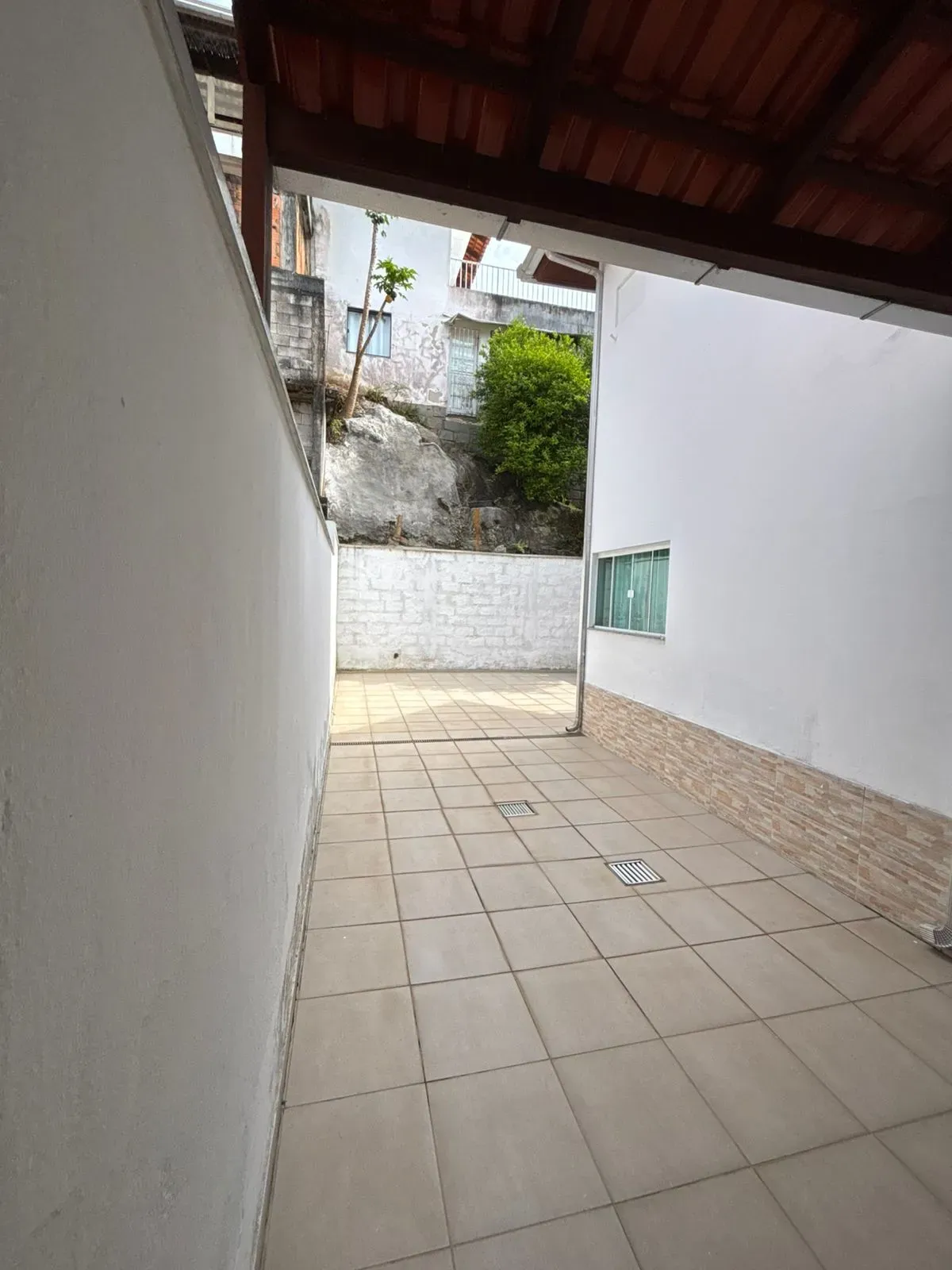 Casa com 3 dormitórios sendo 1 suíte e 4 vagas de garagem em Balneário Camboriú/SC