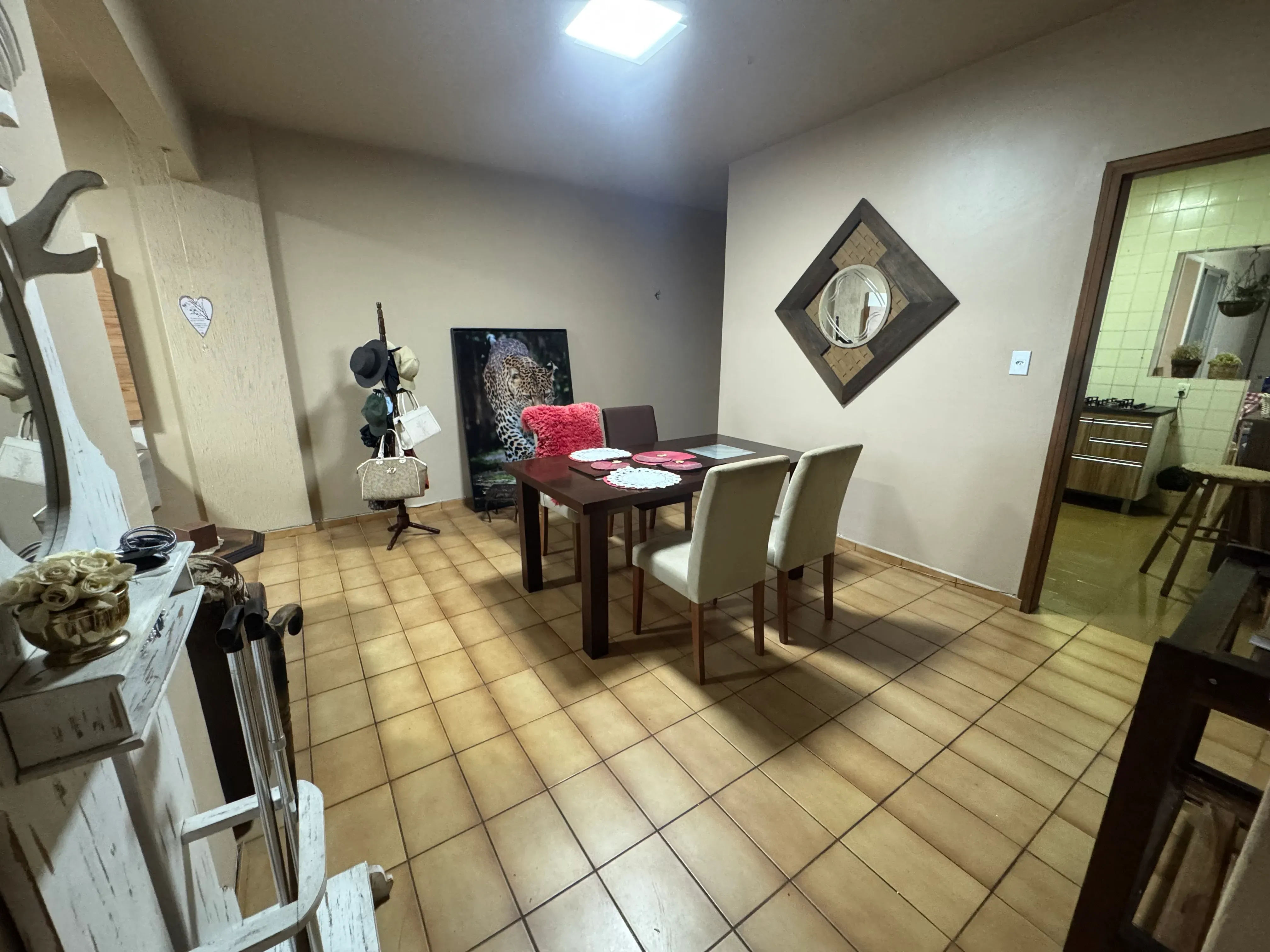 Apartamento frente mar com 3 dormitórios sendo 2 suítes e 1 vaga de garagem em Balneário Camboriú