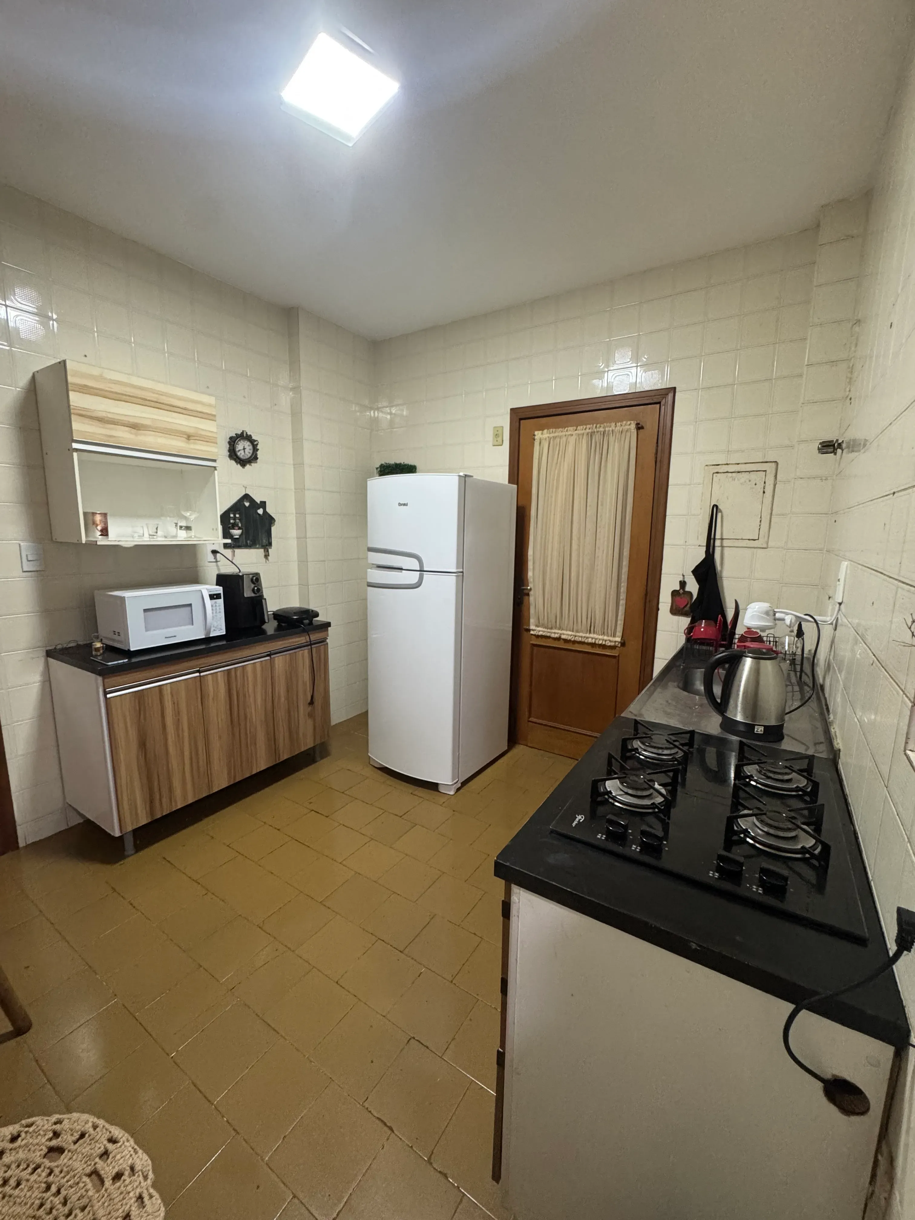 Apartamento frente mar com 3 dormitórios sendo 2 suítes e 1 vaga de garagem em Balneário Camboriú