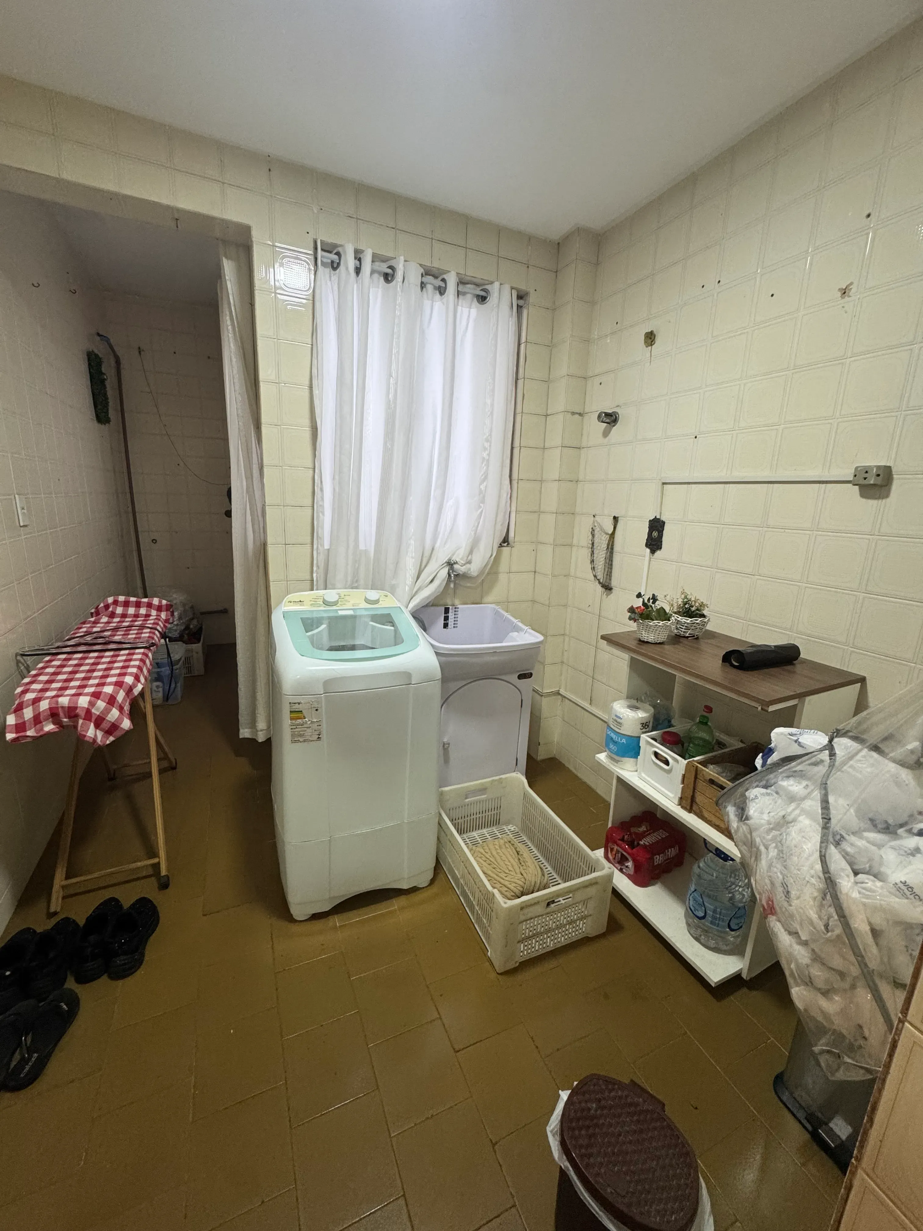 Apartamento frente mar com 3 dormitórios sendo 2 suítes e 1 vaga de garagem em Balneário Camboriú