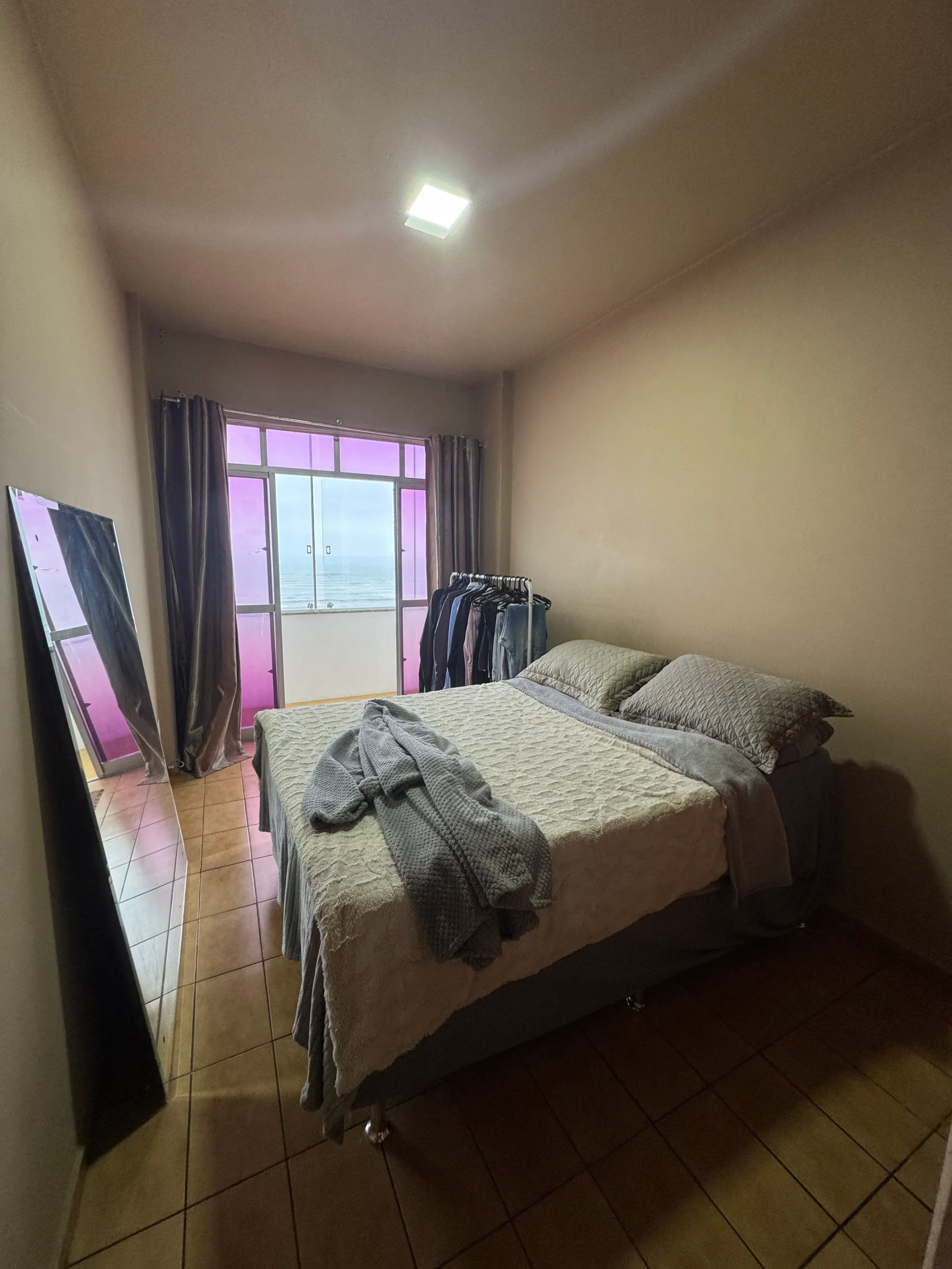 Apartamento frente mar com 3 dormitórios sendo 2 suítes e 1 vaga de garagem em Balneário Camboriú