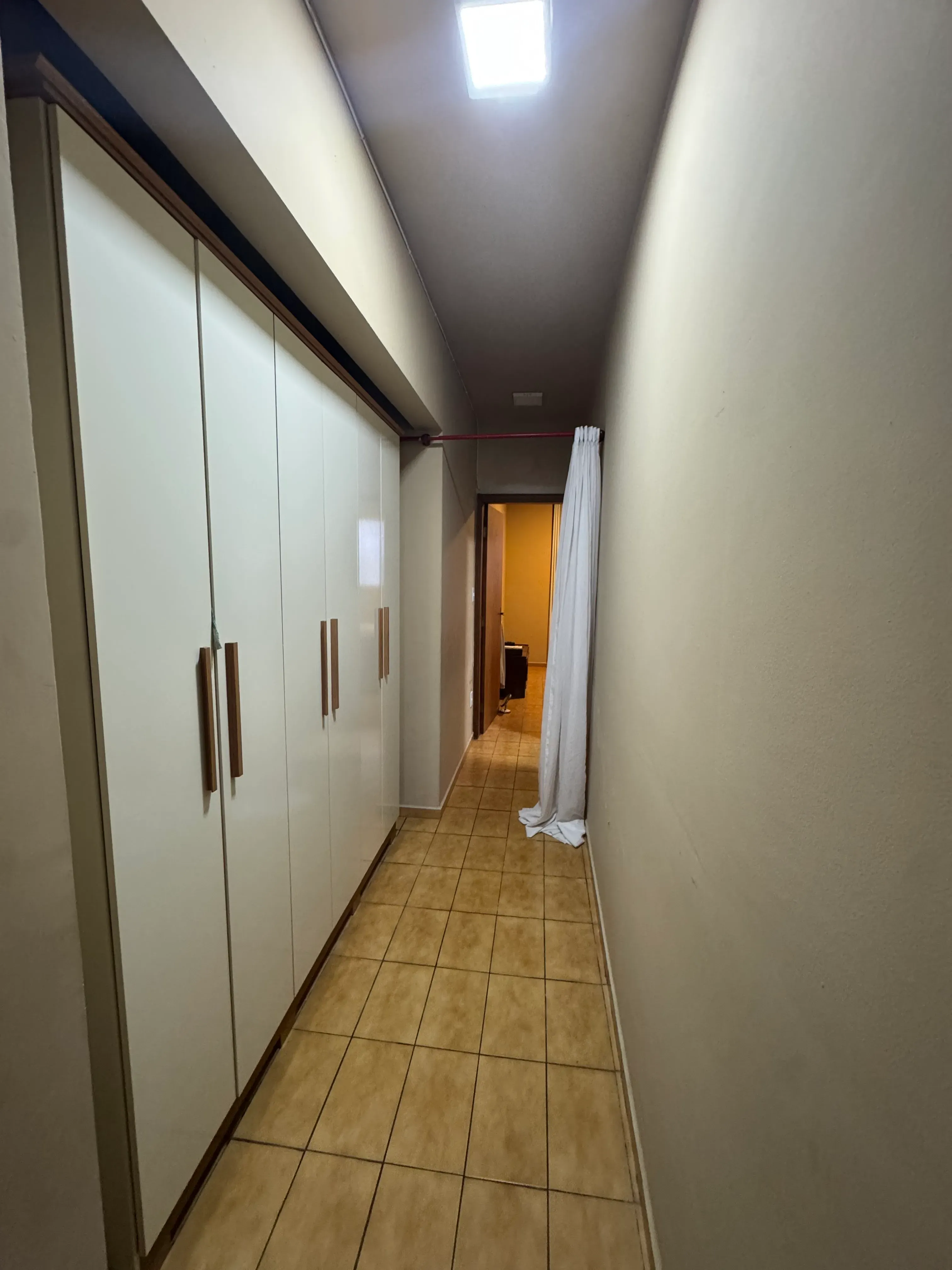 Apartamento frente mar com 3 dormitórios sendo 2 suítes e 1 vaga de garagem em Balneário Camboriú