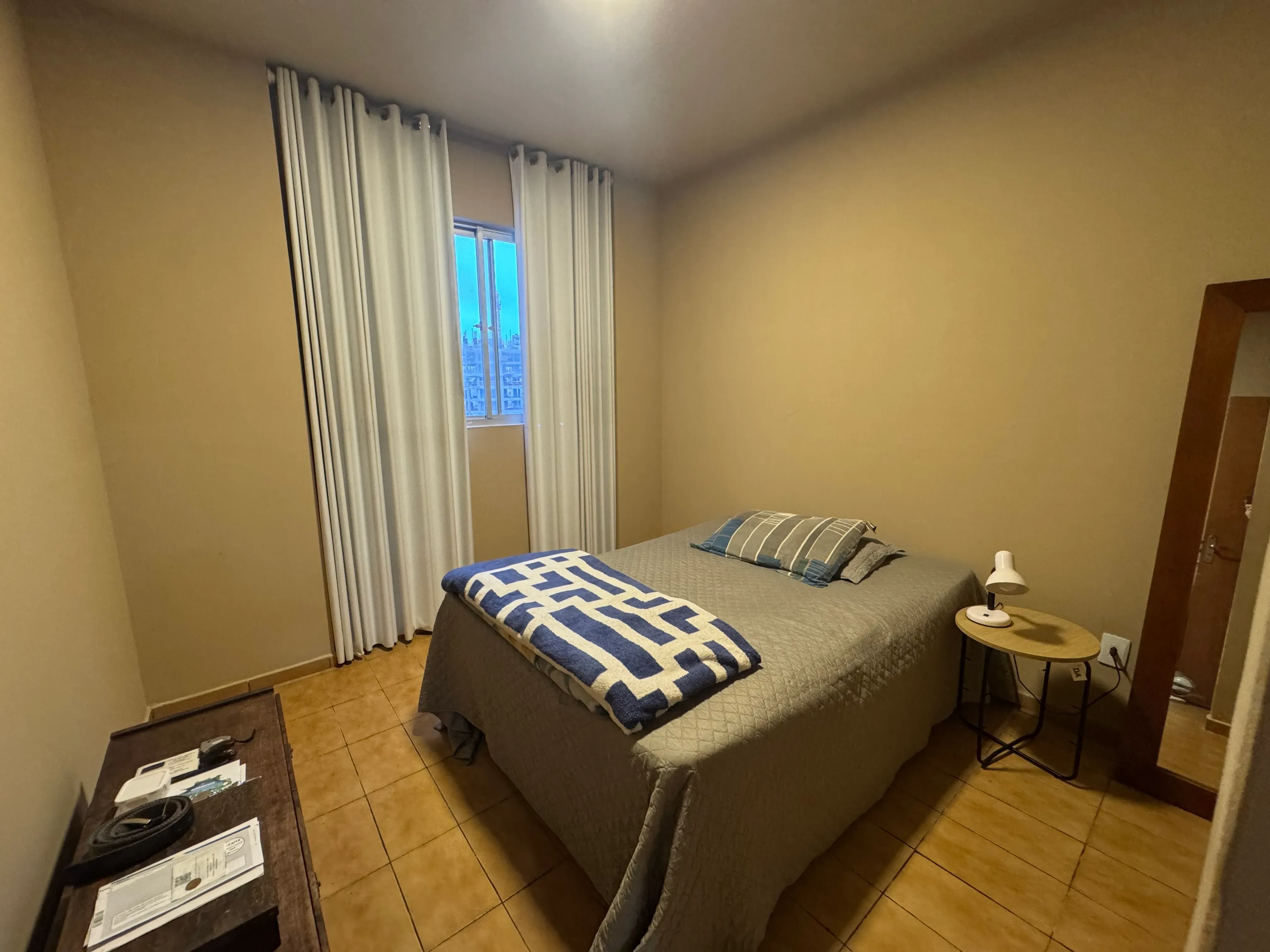 Apartamento frente mar com 3 dormitórios sendo 2 suítes e 1 vaga de garagem em Balneário Camboriú