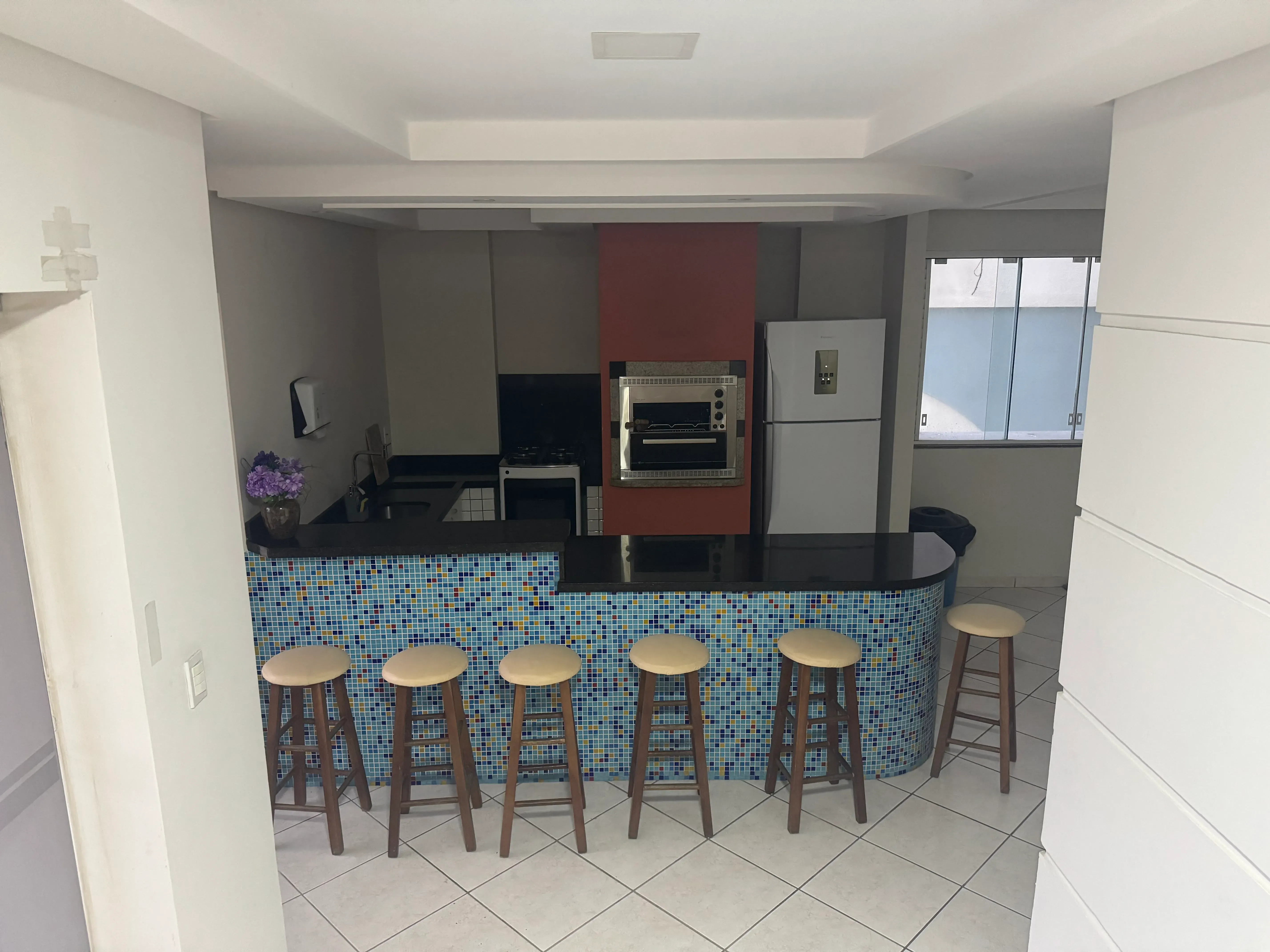 Apartamento frente mar com 3 dormitórios sendo 2 suítes e 1 vaga de garagem em Balneário Camboriú