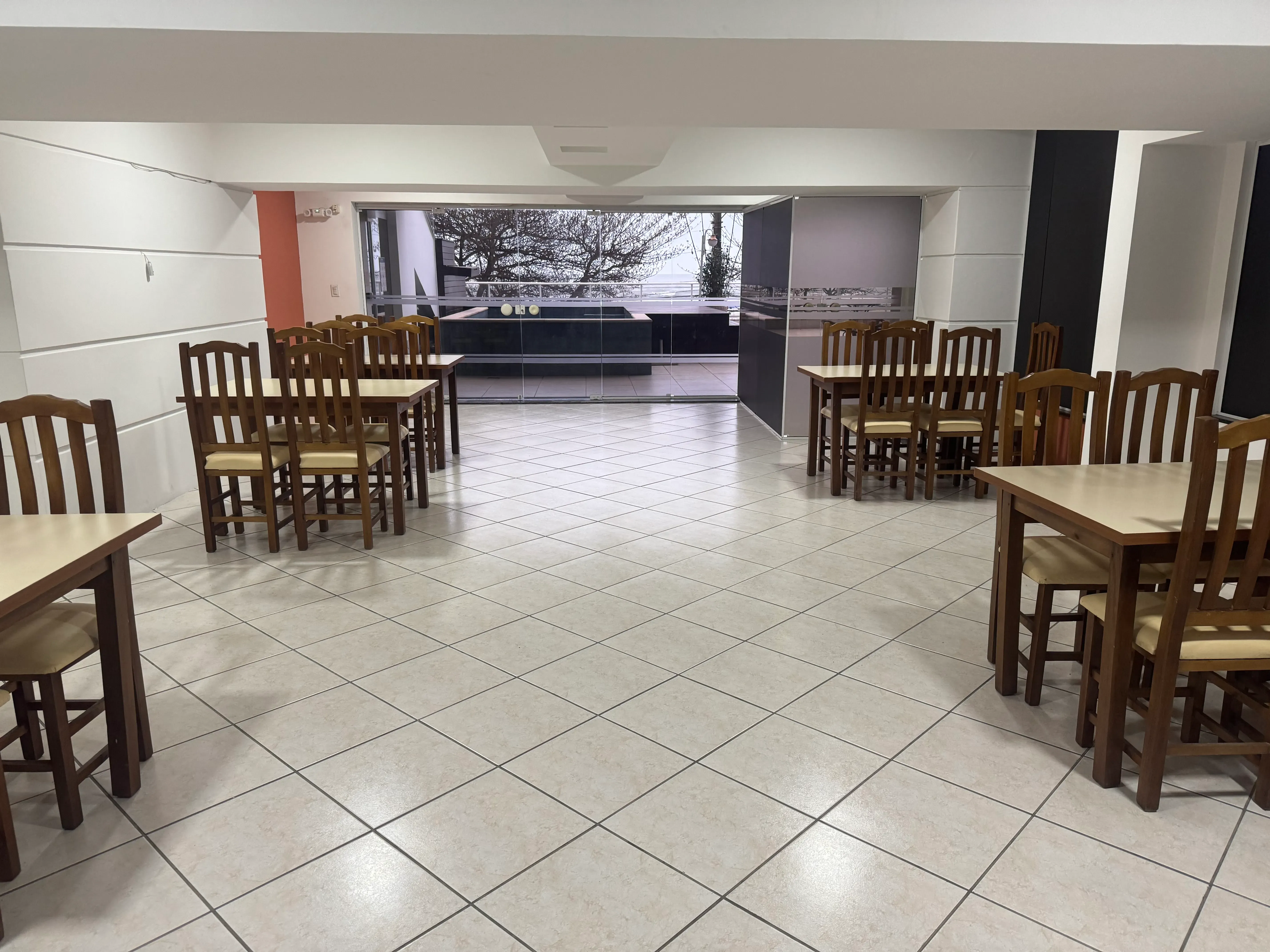 Apartamento frente mar com 3 dormitórios sendo 2 suítes e 1 vaga de garagem em Balneário Camboriú