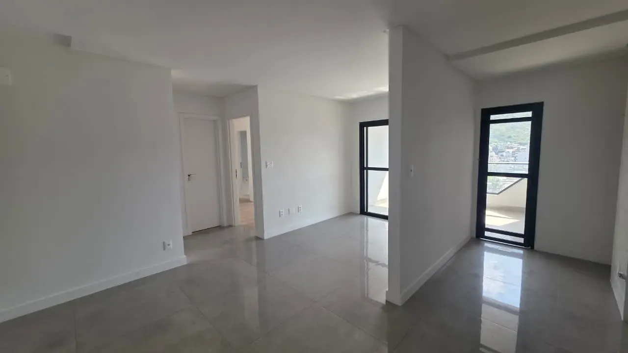 Apartamento com 2 dormitórios sendo 1 suíte e 1 vaga de garagem no Fazenda em Itajaí