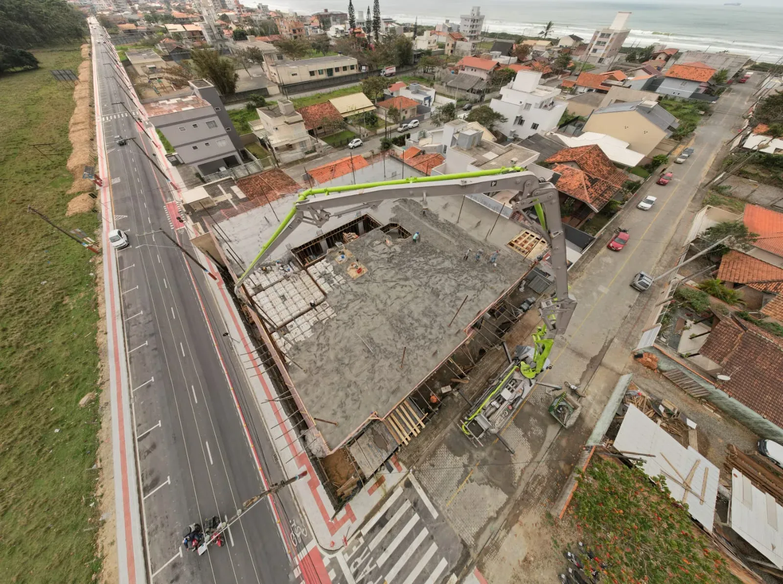 Apartamento com 2 dormitórios sendo 1 suíte e 1 vaga de garagem em Navegantes/SC