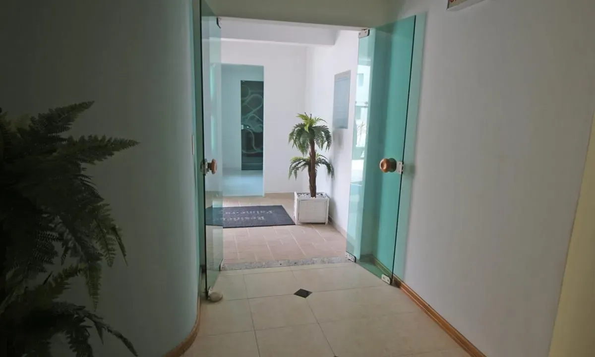 Apartamento quadra mar com 3 dormitórios sendo 1 suíte e 1 vaga de garagem em Balneário Camboriú/SC