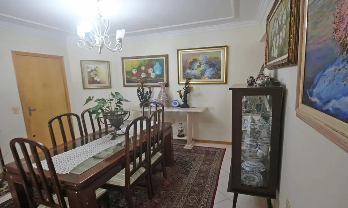 Apartamento quadra mar com 3 dormitórios sendo 1 suíte e 1 vaga de garagem em Balneário Camboriú/SC