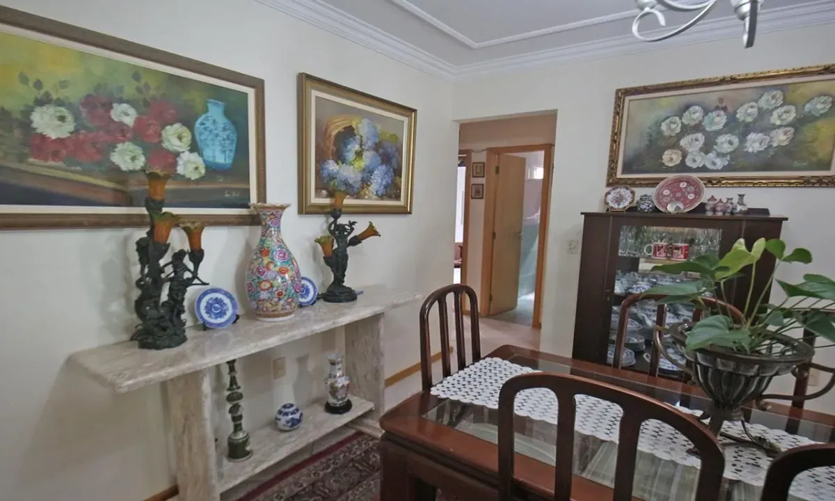 Apartamento quadra mar com 3 dormitórios sendo 1 suíte e 1 vaga de garagem em Balneário Camboriú/SC