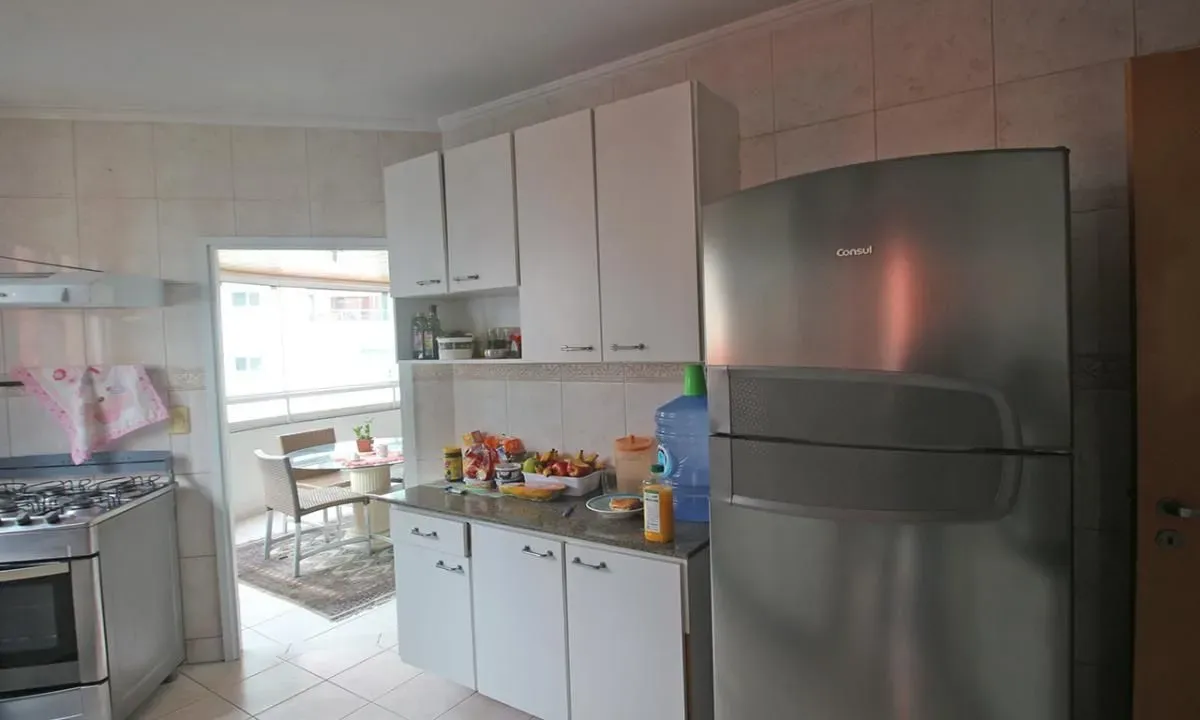 Apartamento quadra mar com 3 dormitórios sendo 1 suíte e 1 vaga de garagem em Balneário Camboriú/SC