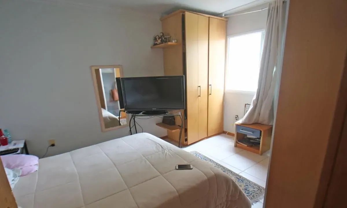 Apartamento quadra mar com 3 dormitórios sendo 1 suíte e 1 vaga de garagem em Balneário Camboriú/SC