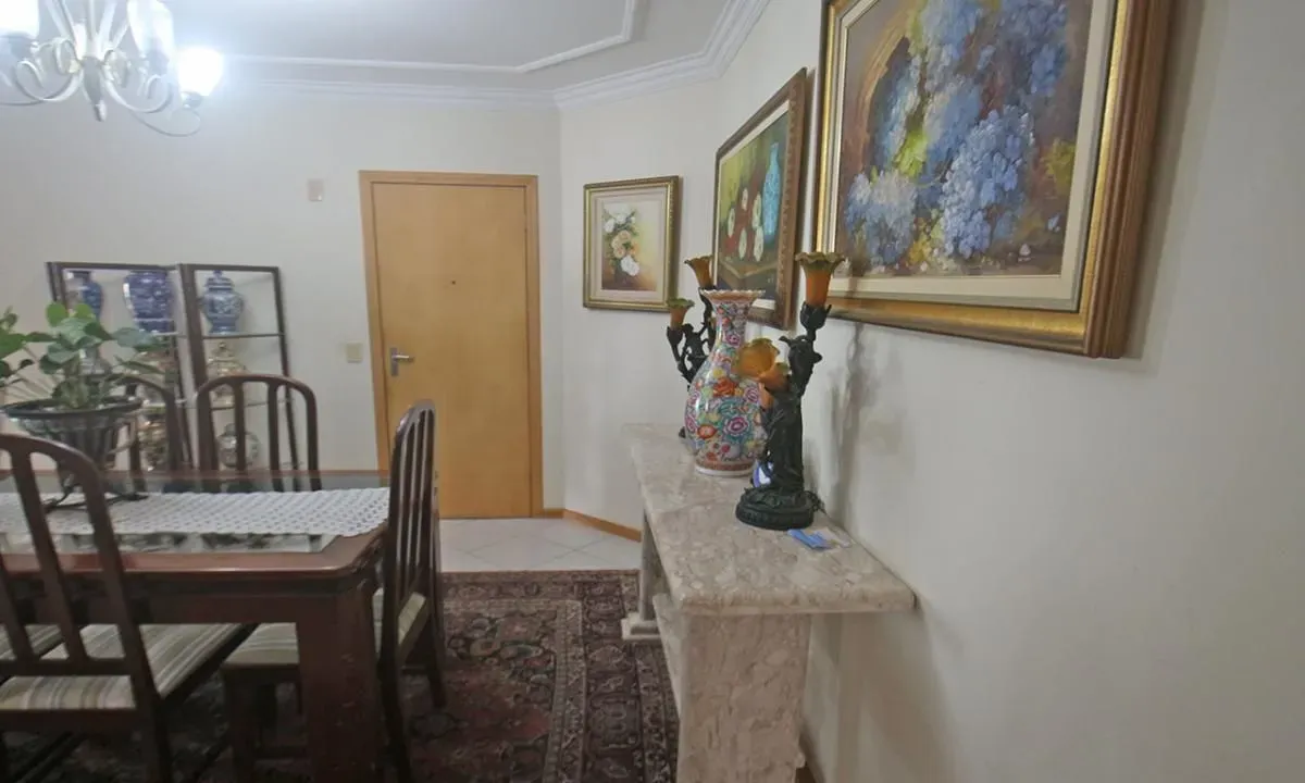 Apartamento quadra mar com 3 dormitórios sendo 1 suíte e 1 vaga de garagem em Balneário Camboriú/SC