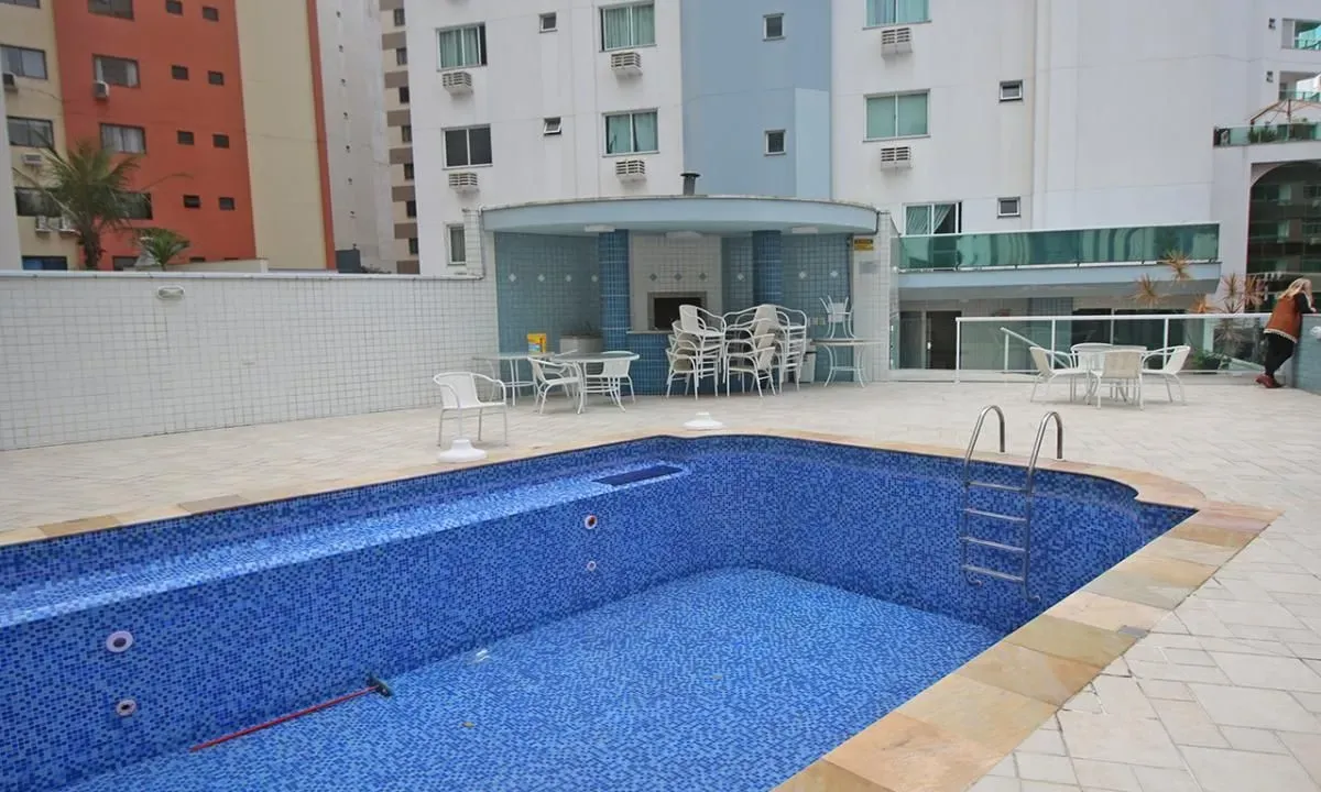 Apartamento quadra mar com 3 dormitórios sendo 1 suíte e 1 vaga de garagem em Balneário Camboriú/SC