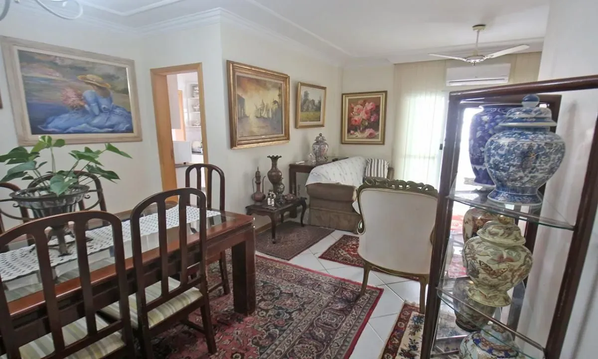 Apartamento quadra mar com 3 dormitórios sendo 1 suíte e 1 vaga de garagem em Balneário Camboriú/SC