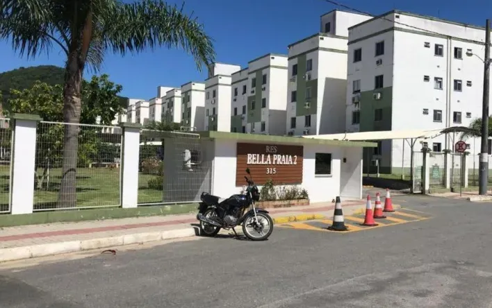 Apartamento com 2 dormitórios e 1 vaga de garagem em Balneário Camboriú/SC