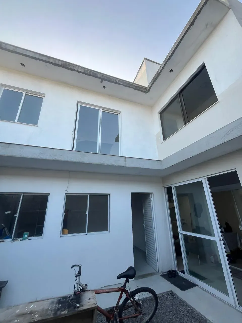 Casa com 4 dormitórios sendo 2 suítes e 2 vagas de garagem em Governador Celso Ramos/SC