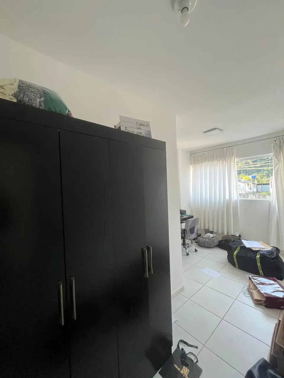 Casa com 4 dormitórios sendo 2 suítes e 2 vagas de garagem em Governador Celso Ramos/SC