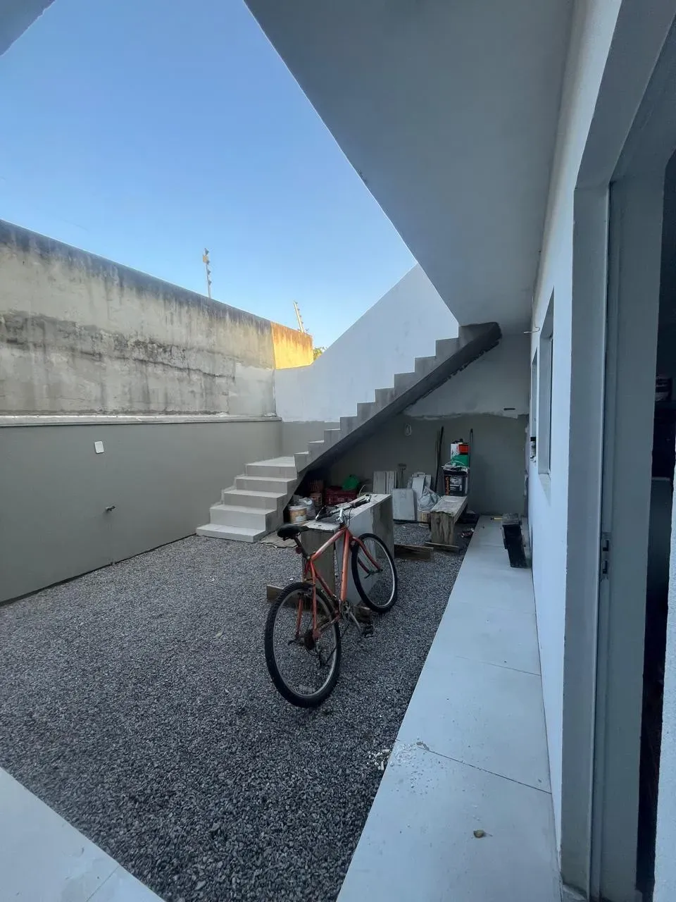 Casa com 4 dormitórios sendo 2 suítes e 2 vagas de garagem em Governador Celso Ramos/SC