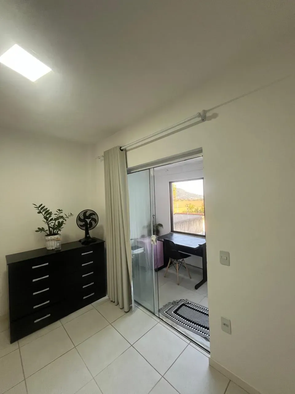 Casa com 4 dormitórios sendo 2 suítes e 2 vagas de garagem em Governador Celso Ramos/SC