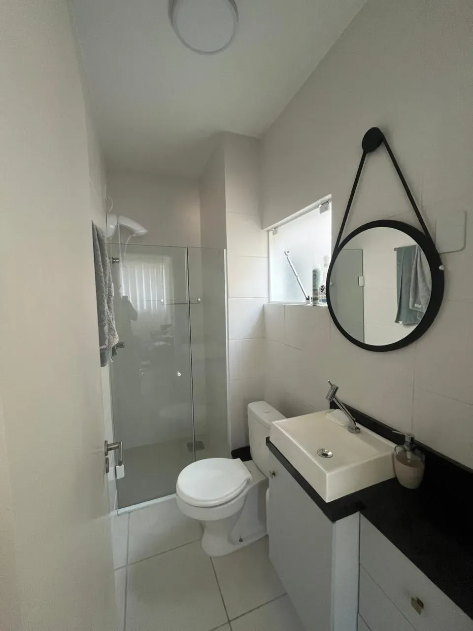 Casa com 4 dormitórios sendo 2 suítes e 2 vagas de garagem em Governador Celso Ramos/SC