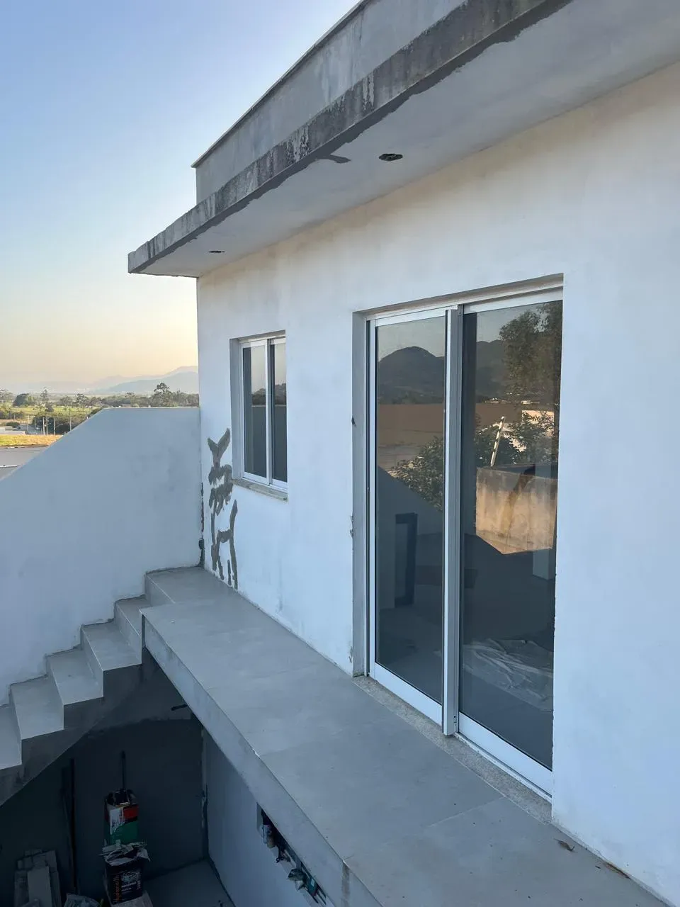 Casa com 4 dormitórios sendo 2 suítes e 2 vagas de garagem em Governador Celso Ramos/SC