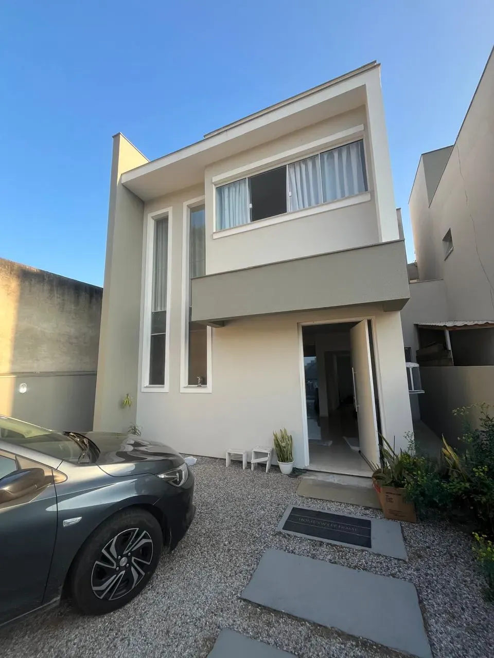 Casa com 4 dormitórios sendo 2 suítes e 2 vagas de garagem em Governador Celso Ramos/SC