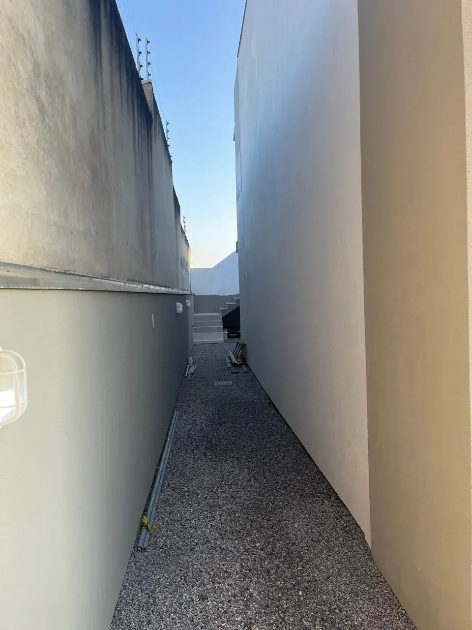 Casa com 4 dormitórios sendo 2 suítes e 2 vagas de garagem em Governador Celso Ramos/SC