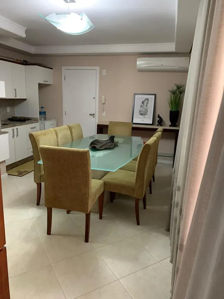 Cobertura duplex com 3 dormitórios na Meia Praia em Itapema/SC