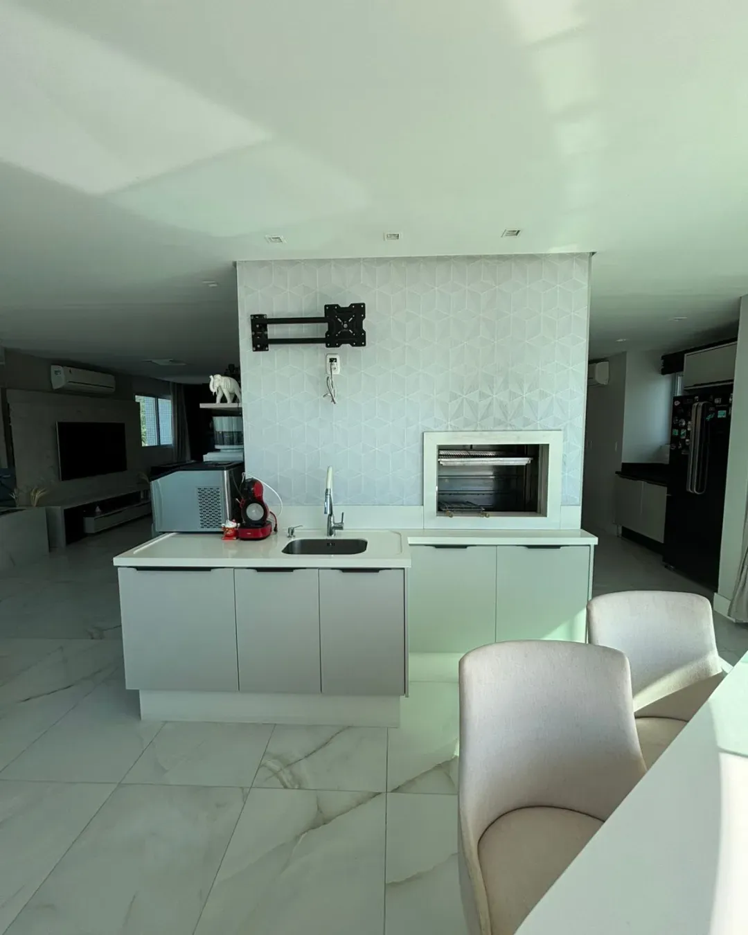 Apartamento com 4 dormitórios sendo 3 suítes e 3 vagas de garagem em Balneário Camboriú/SC