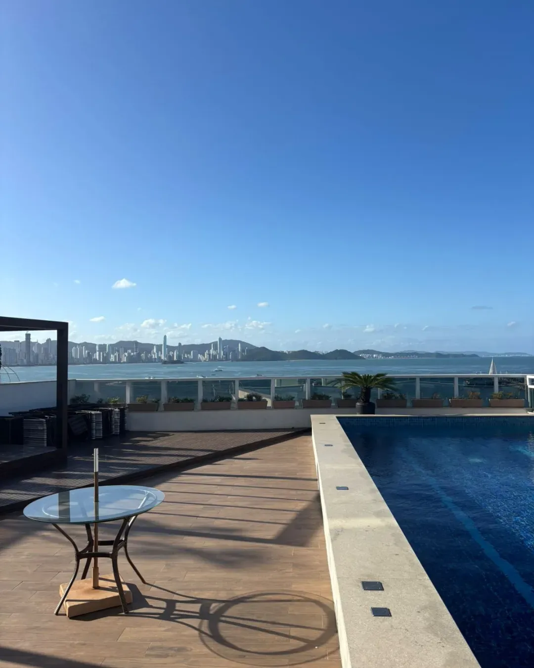 Apartamento com 4 dormitórios sendo 3 suítes e 3 vagas de garagem em Balneário Camboriú/SC