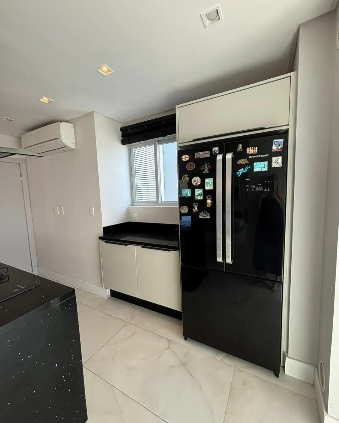 Apartamento com 4 dormitórios sendo 3 suítes e 3 vagas de garagem em Balneário Camboriú/SC