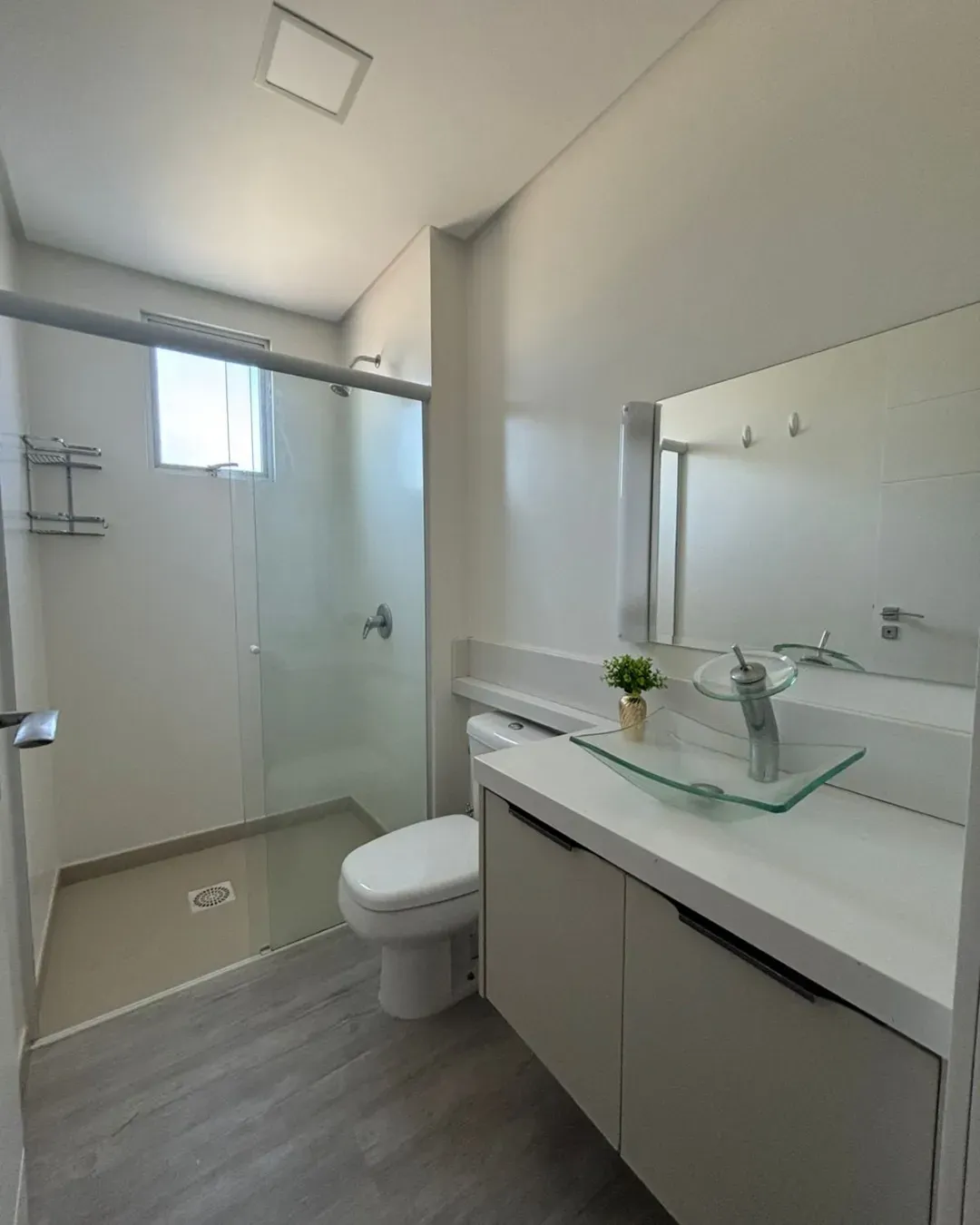 Apartamento com 4 dormitórios sendo 3 suítes e 3 vagas de garagem em Balneário Camboriú/SC